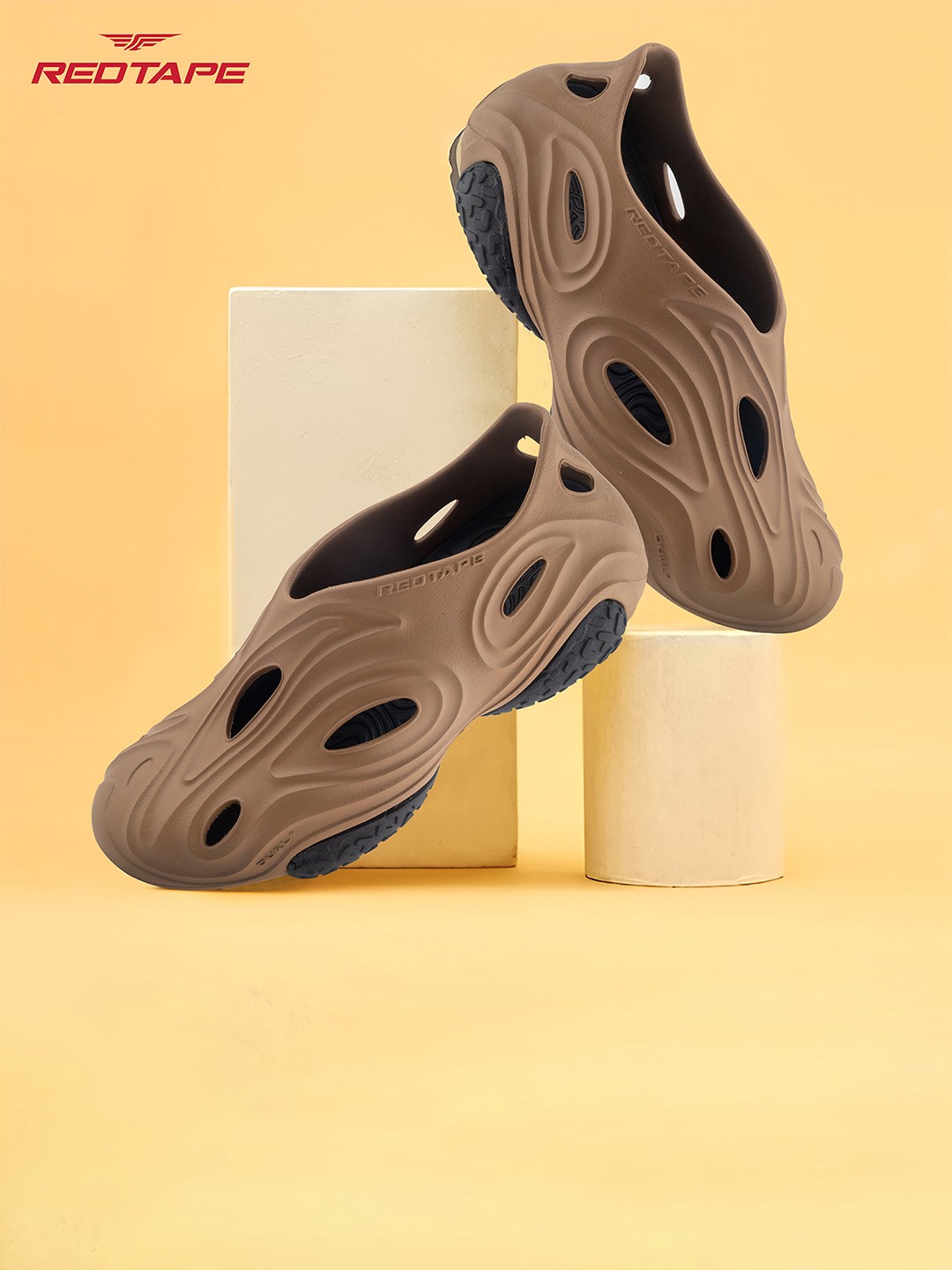 

Red Tape Men Rubber Clogs, Brown