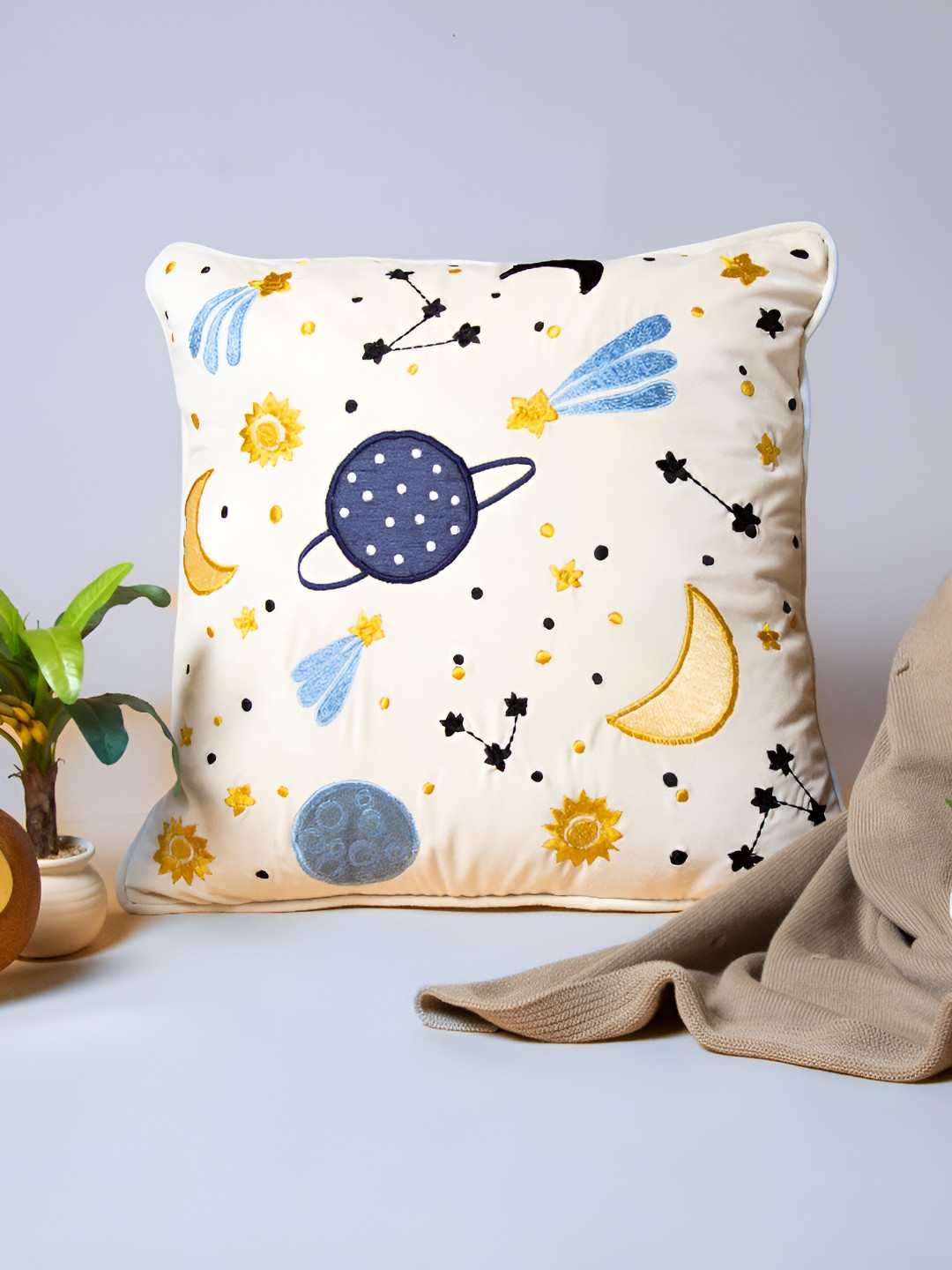 

Chann Studio White & Gold Toned Embroidered Velvet Rectangle Cushion Cover