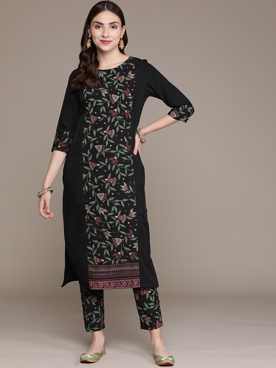 

ZIYAA Black Floral Printed Round Neck Straight Kurta with Trousers