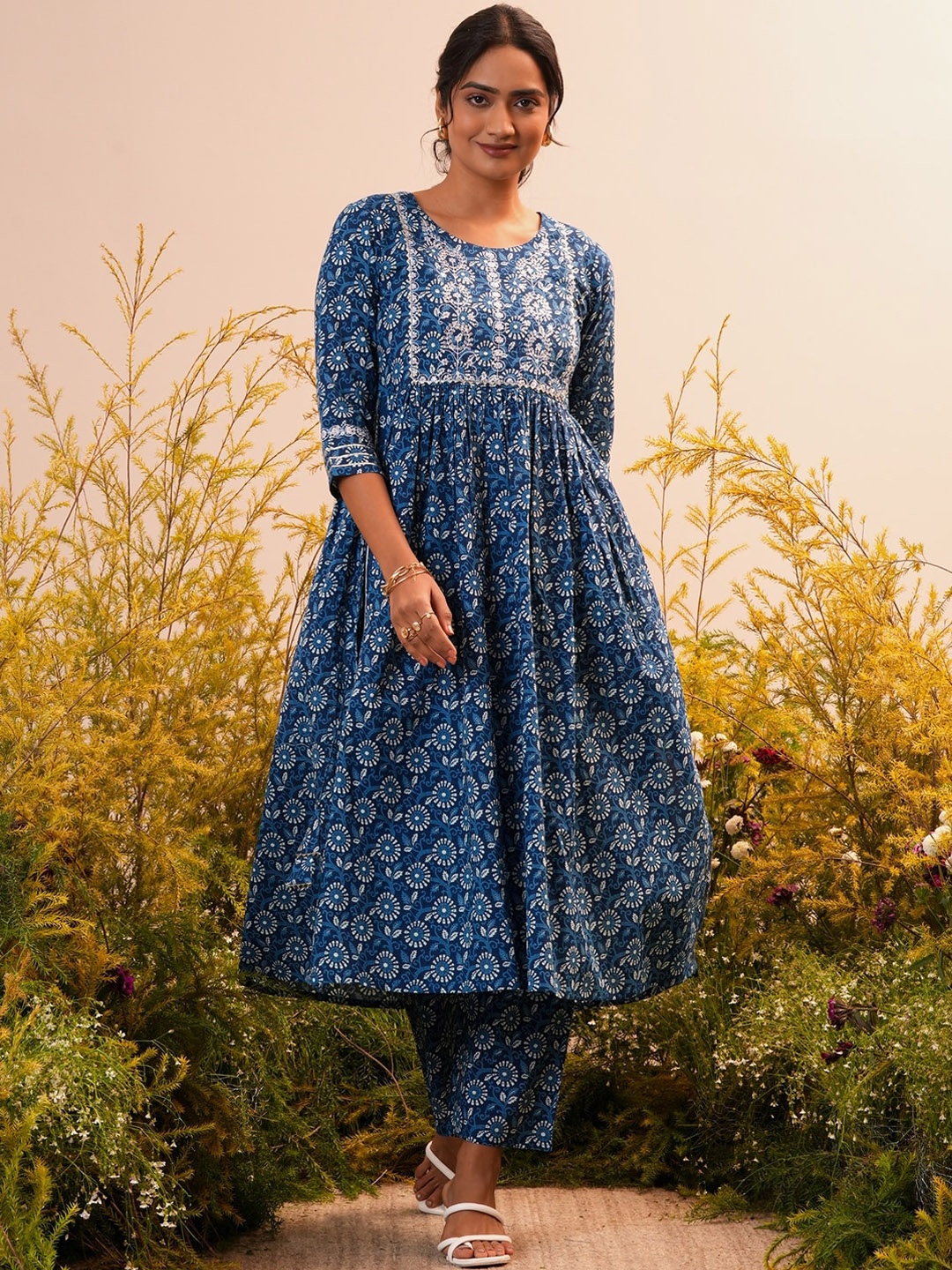 

Libas Blue Floral Printed Pleated Thread Work Pure Cotton Kurta With Trouser, Navy blue
