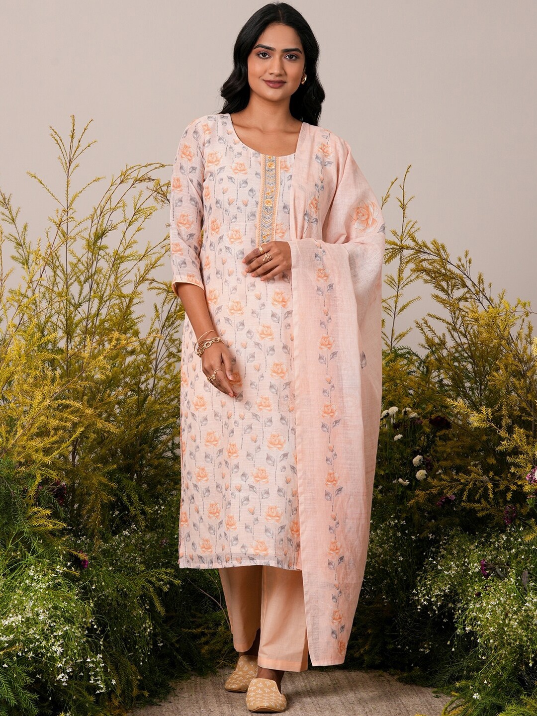 

Libas Floral Printed Round Neck Linen Kurta with Trousers & With Dupatta, Peach