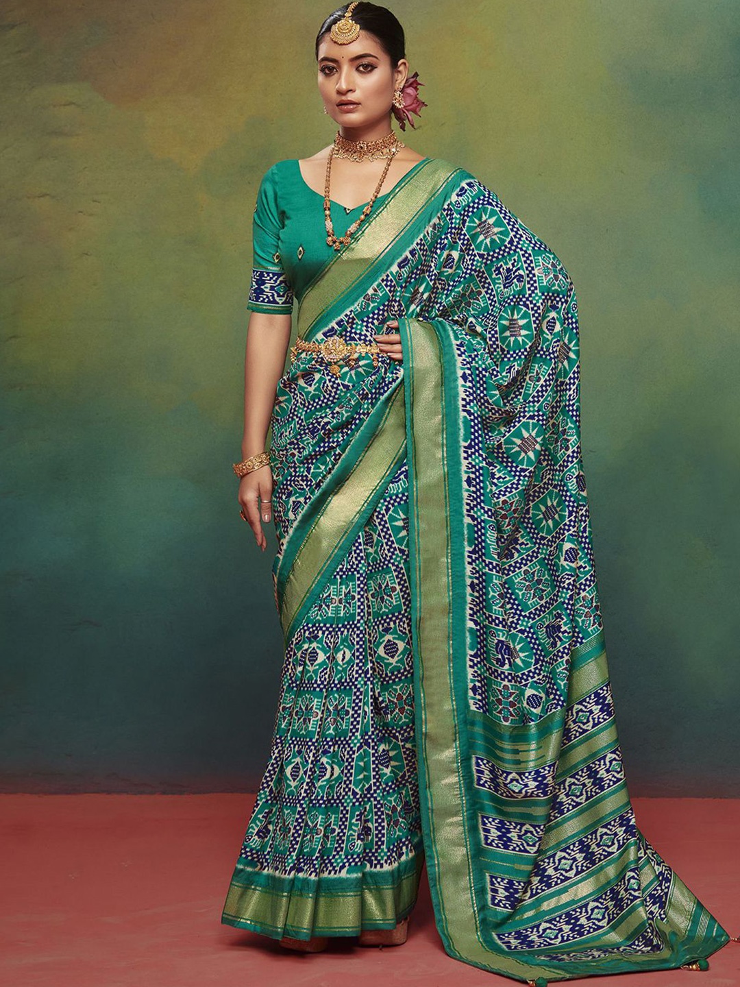 

Mitera Green Ethnic Motifs Zari Pure Silk Sungudi Saree