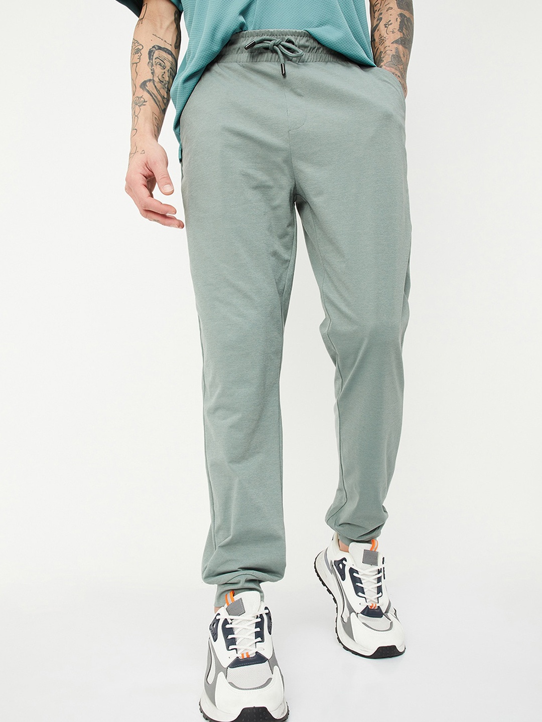

max Men Mid-Rise Training Joggers, Grey