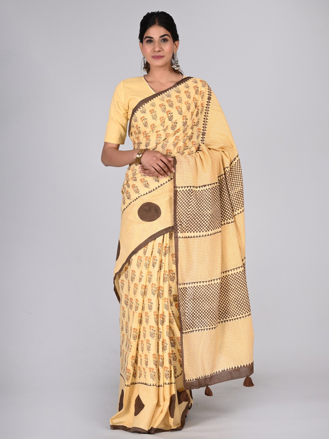 

Shivanya Handicrafts Floral Printed Pure Cotton Saree, Yellow