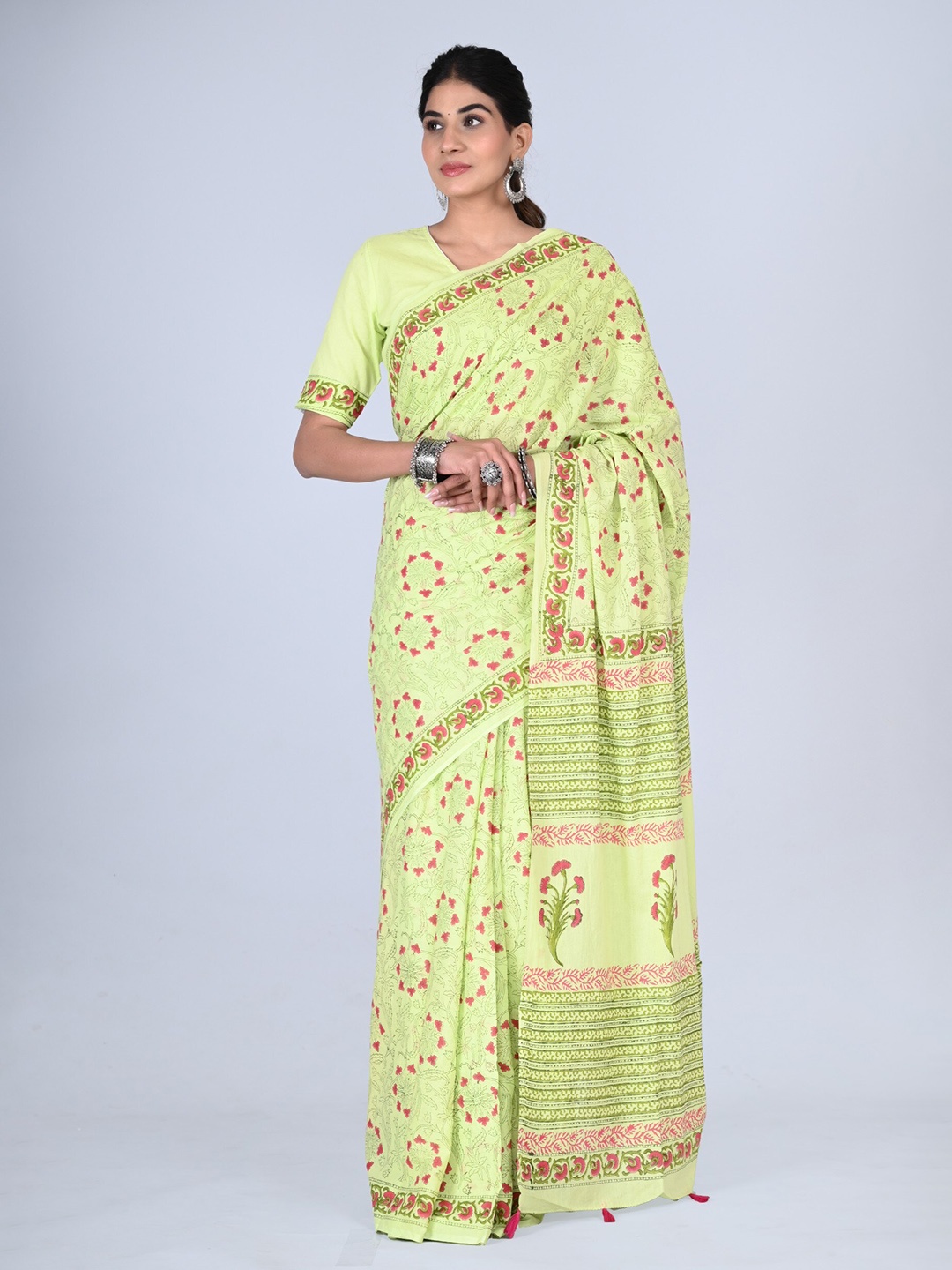 

Shivanya Handicrafts Floral Printed Pure Cotton Saree, Green