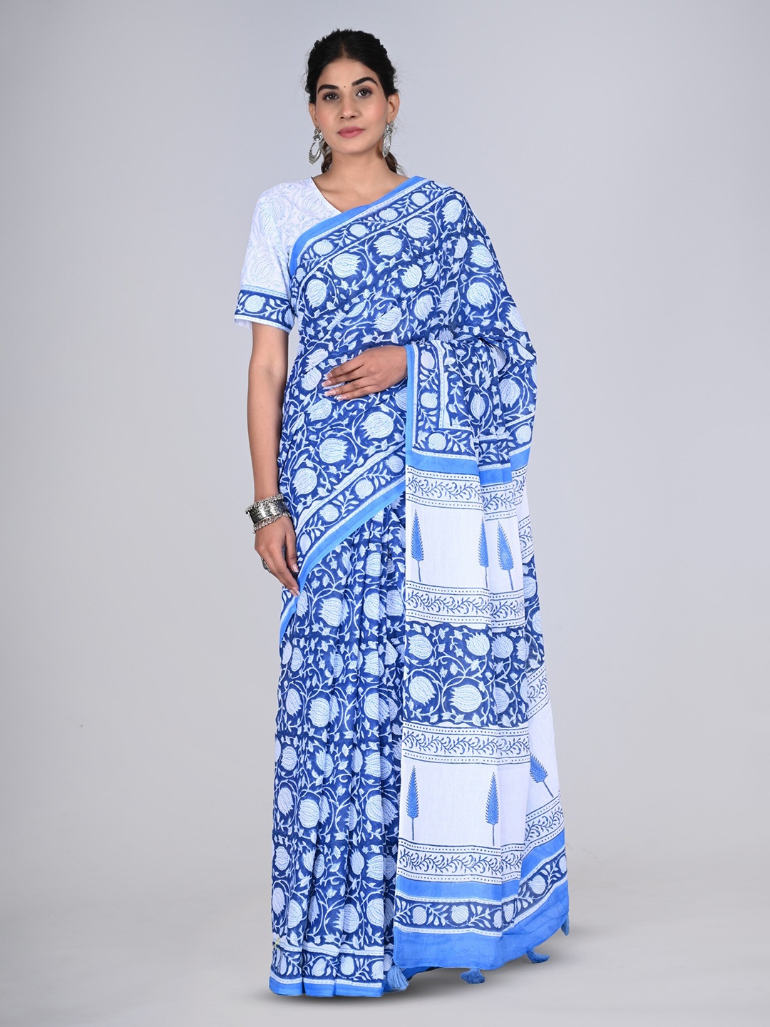 

Shivanya Handicrafts Floral Pure Cotton Block Print Saree, Blue