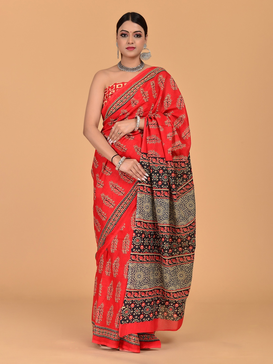 

Shivanya Handicrafts Mulmul Cotton Block Print Saree, Red
