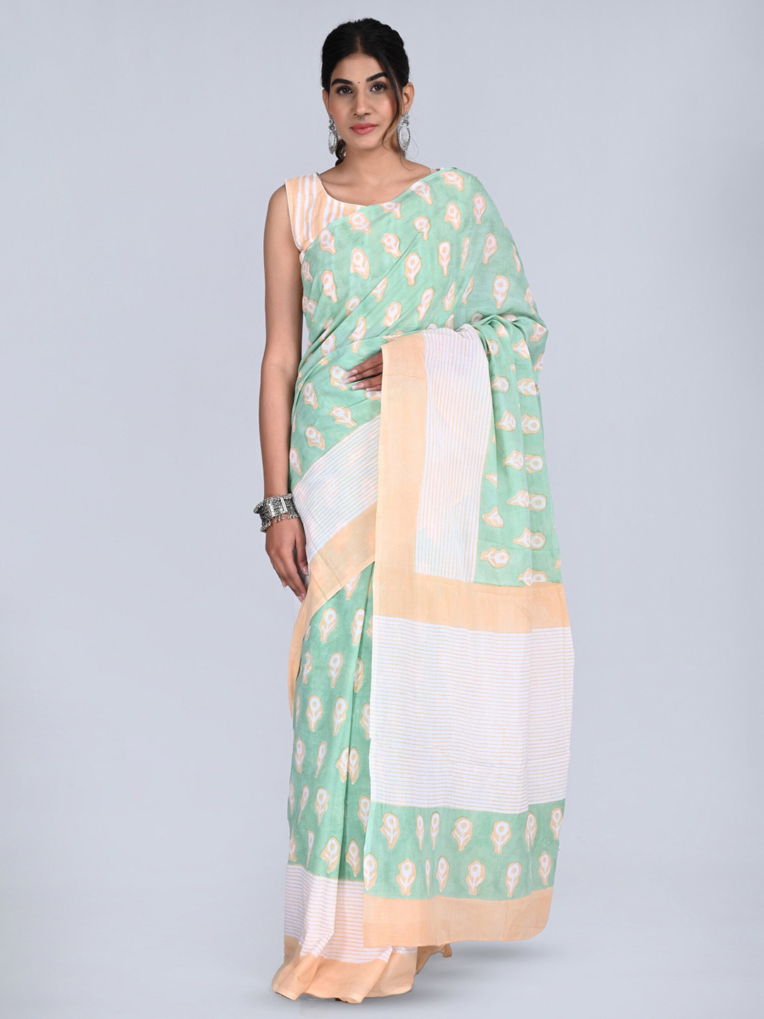 

Shivanya Handicrafts Floral Pure Cotton Block Print Saree, Green