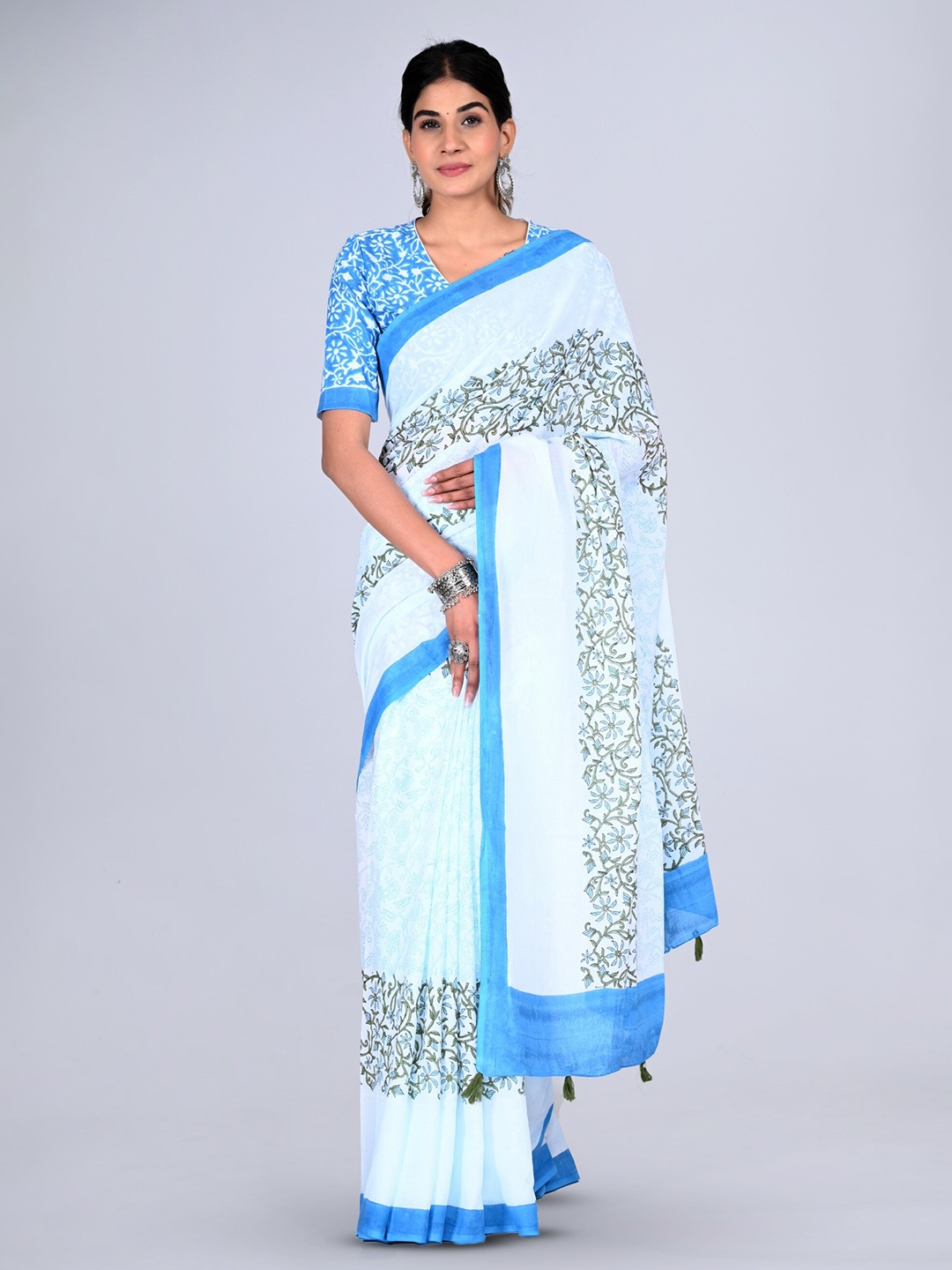 

Shivanya Handicrafts Floral Printed Pure Cotton Saree, White