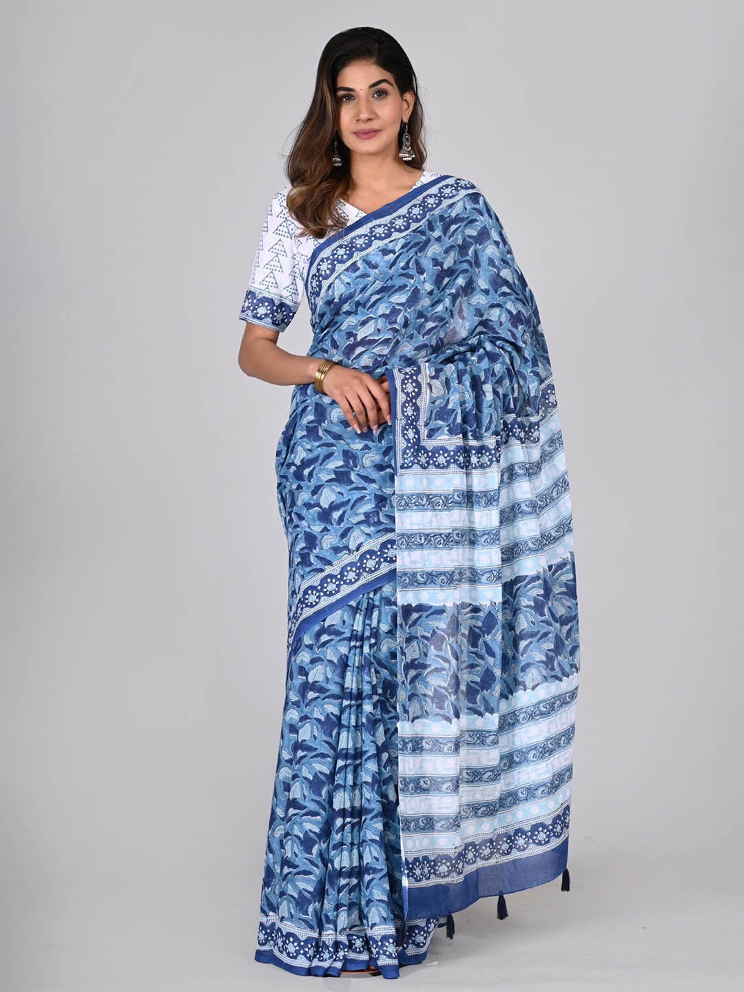 

Shivanya Handicrafts Floral Printed Pure Cotton Mulmul Saree, Blue