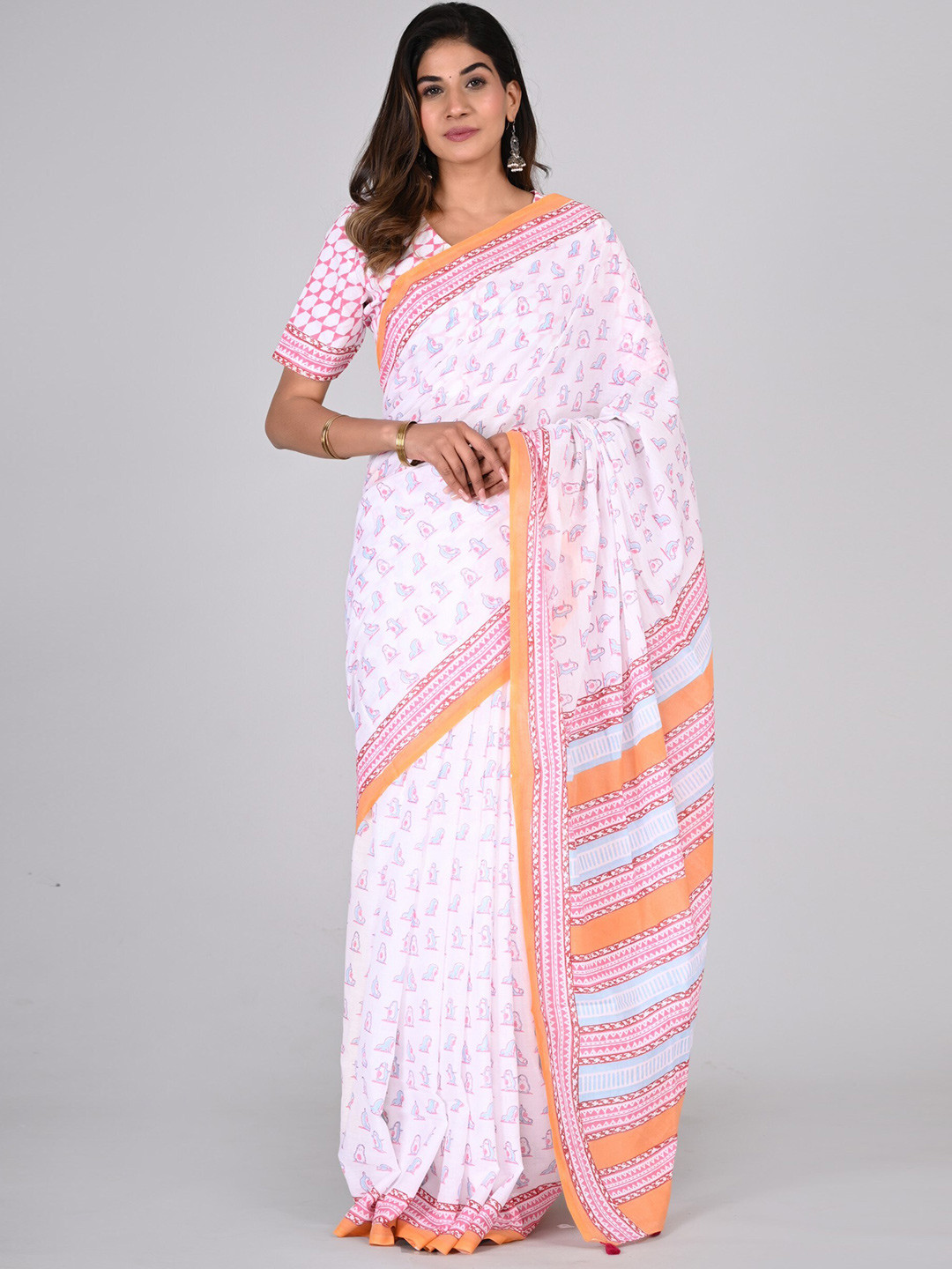 

Shivanya Handicrafts Mulmul Cotton Block Print Saree, White