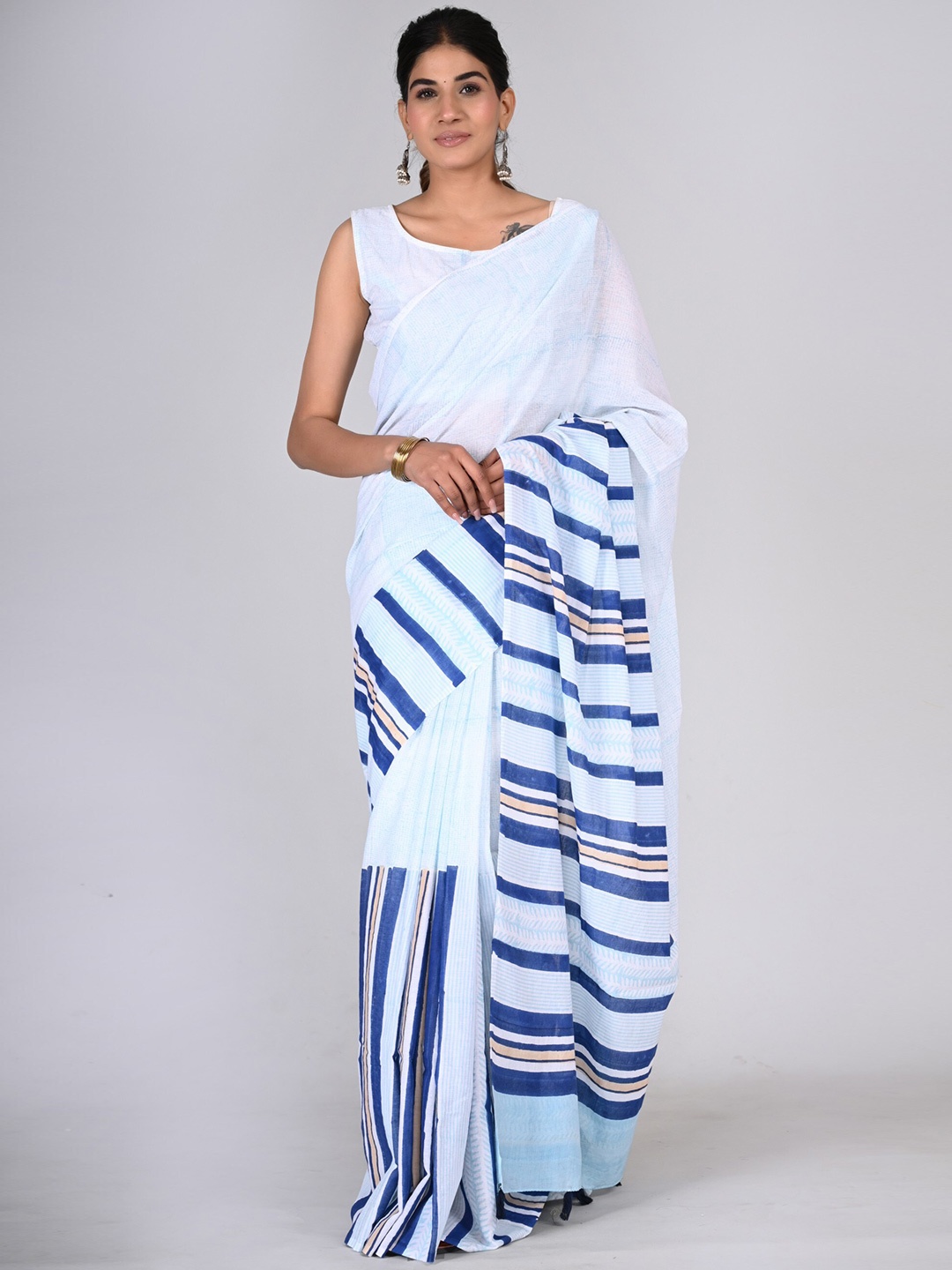 

Shivanya Handicrafts Striped Printed Pure Cotton Saree, White