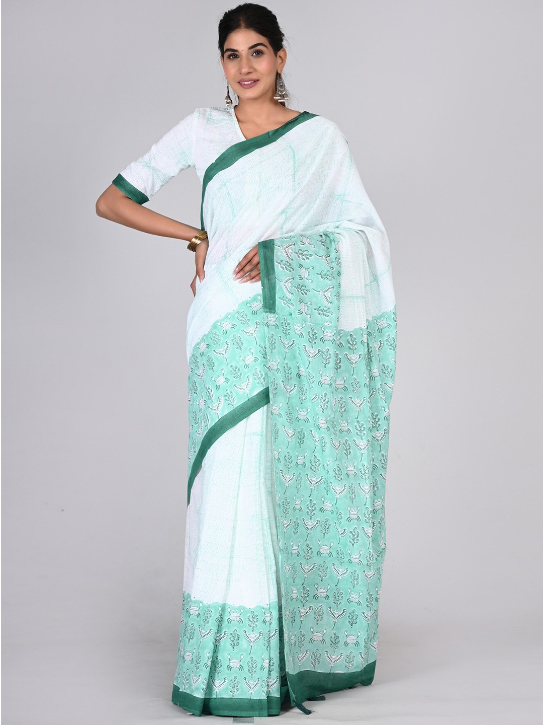 

Shivanya Handicrafts Floral Pure Cotton Block Print Saree, White