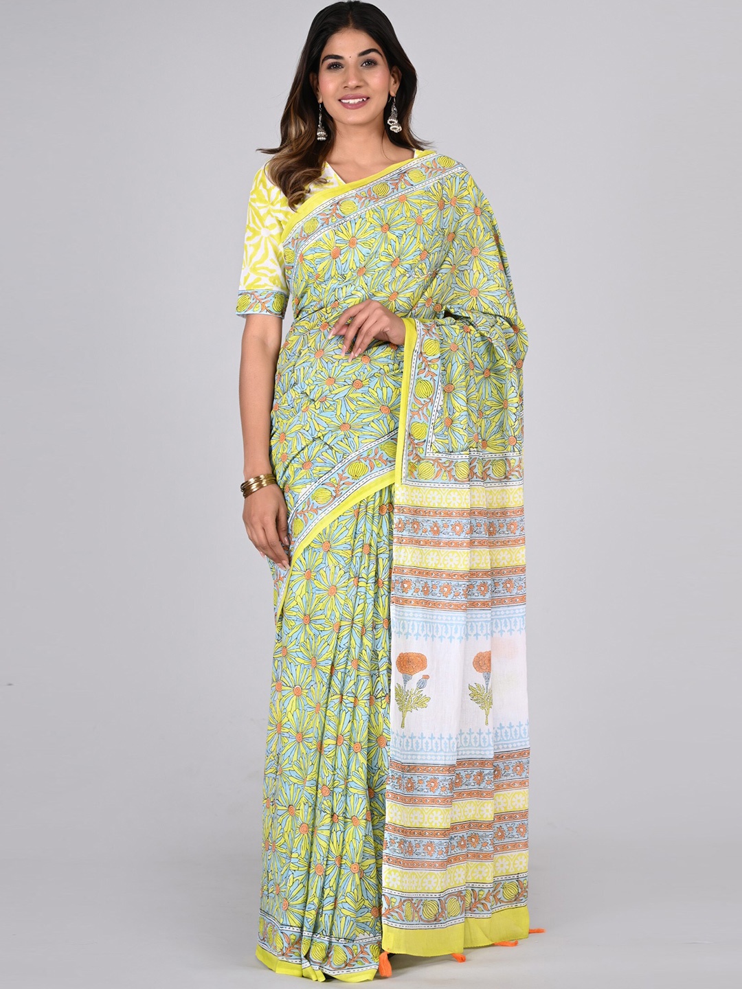 

Shivanya Handicrafts Floral Printed Pure Cotton Saree, Green