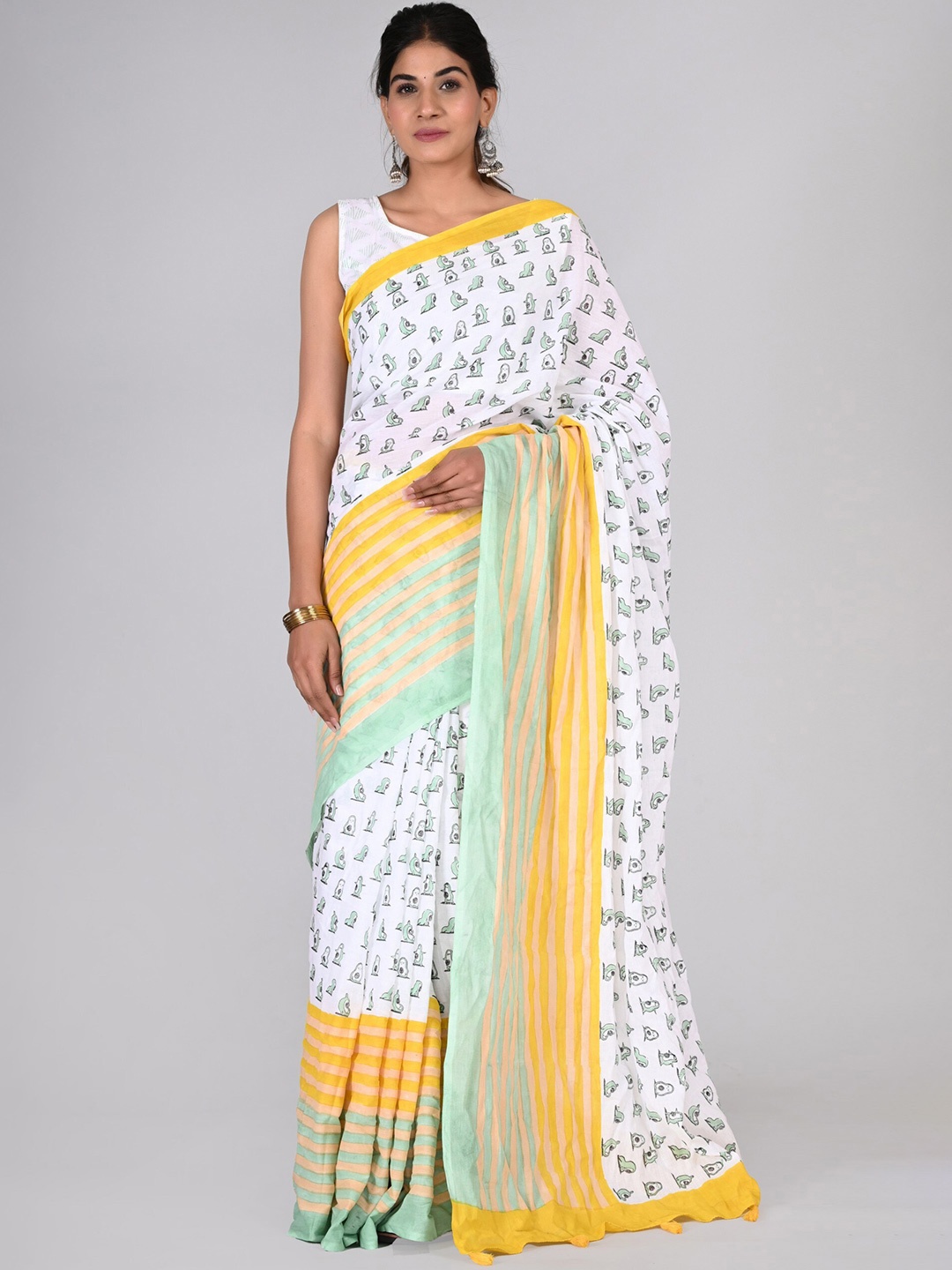 

Shivanya Handicrafts Mulmul Cotton Block Print Saree, White