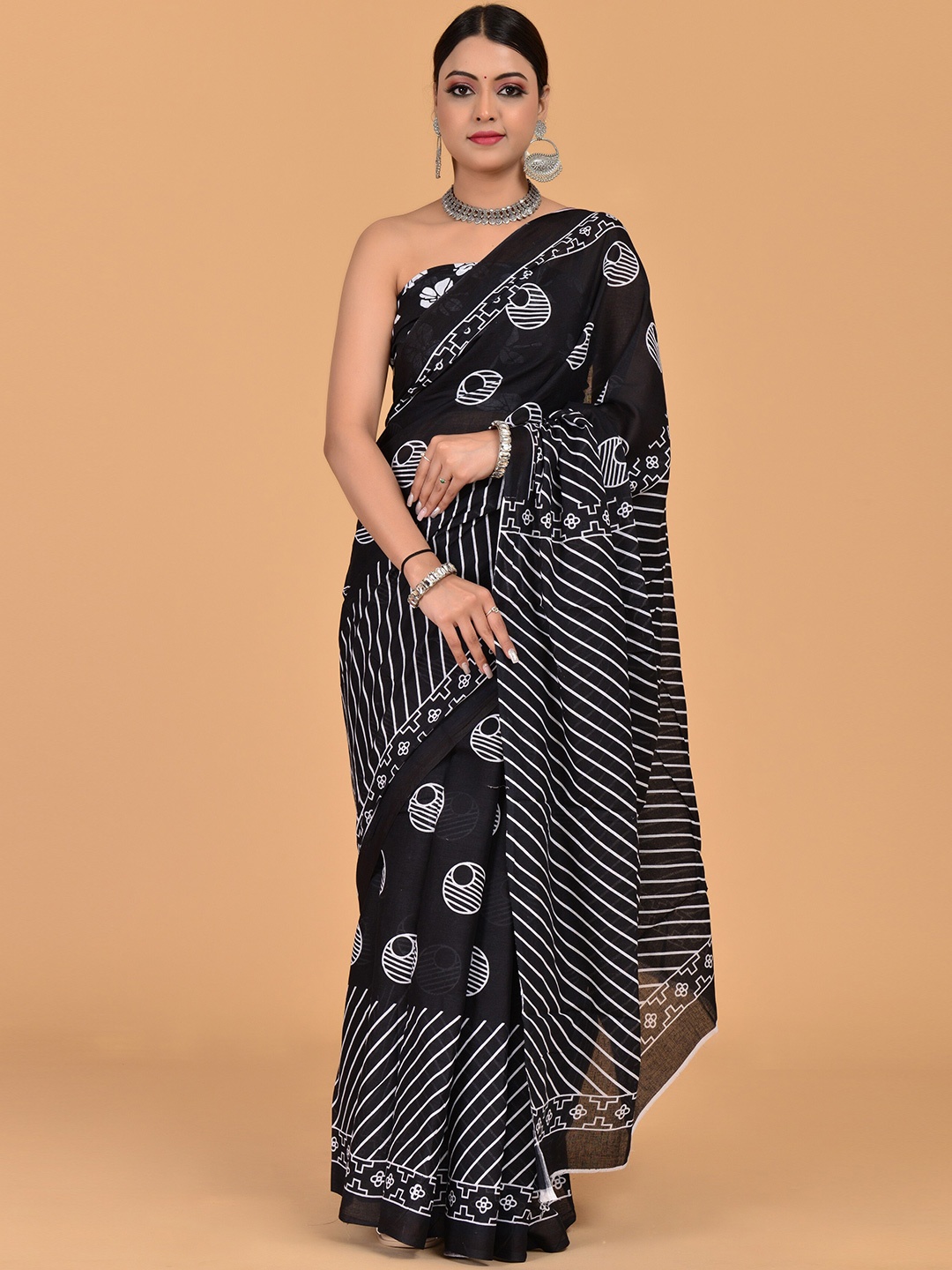

Shivanya Handicrafts Mulmul Cotton Block Print Saree, Black