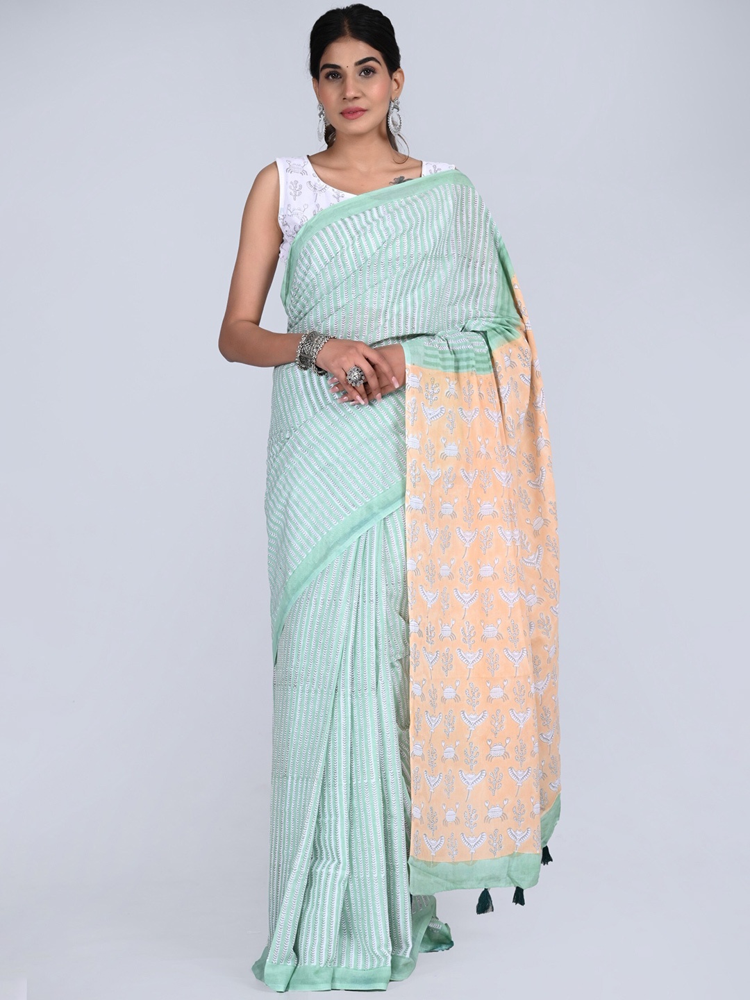 

Shivanya Handicrafts Striped Pure Cotton Block Print Saree, Green