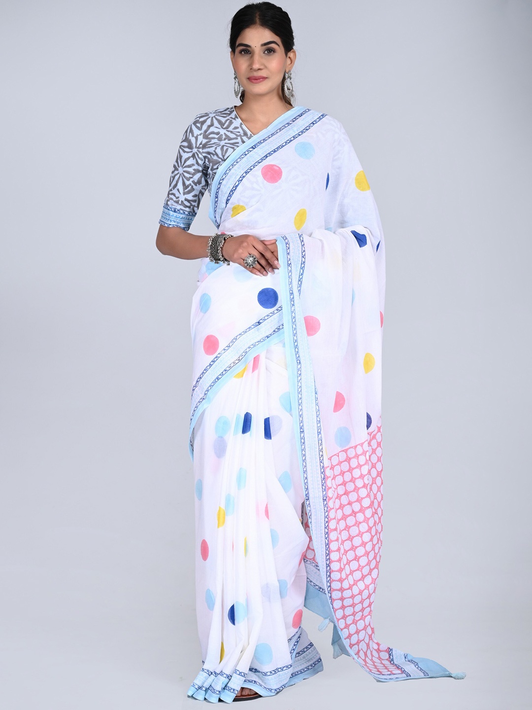 

Shivanya Handicrafts Polka Dot Pure Cotton Saree, White