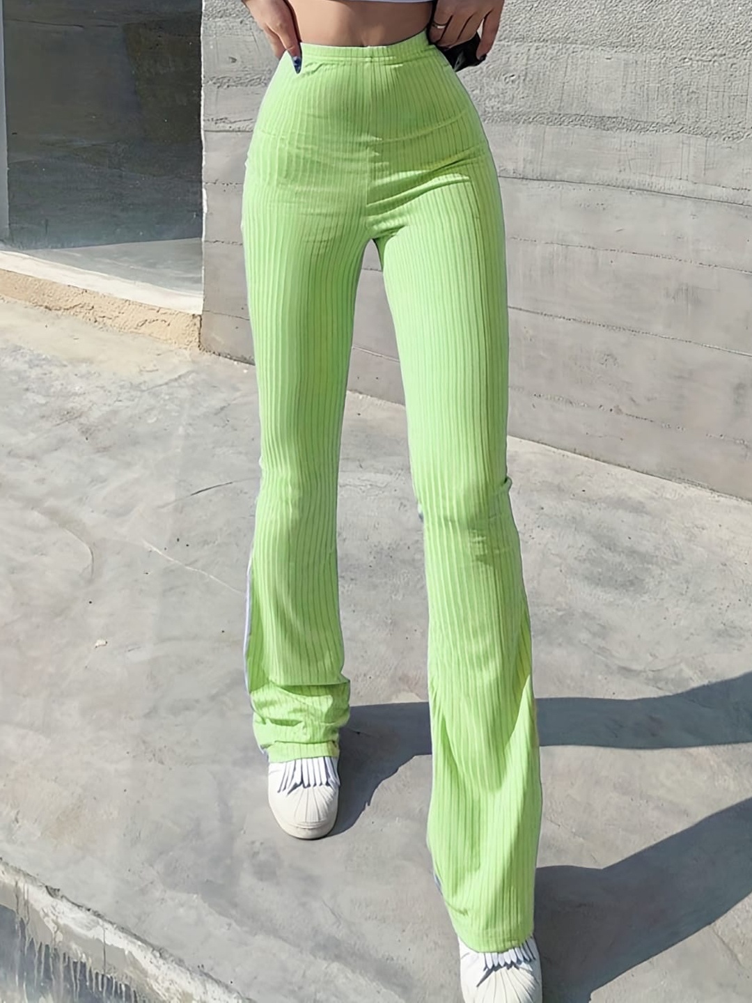

StyleCast Women Green Original Tapered Fit Ribbed Trousers