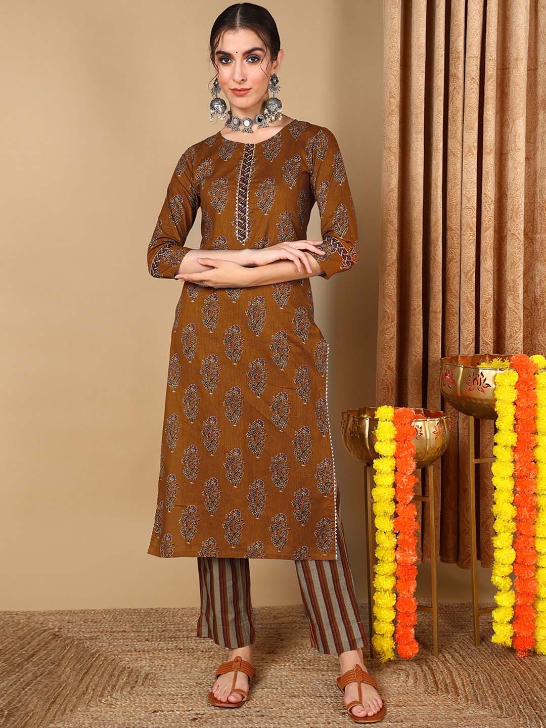 

KALINI Women Ethnic Motifs Printed Regular Gotta Patti Kurta with Trousers, Mustard