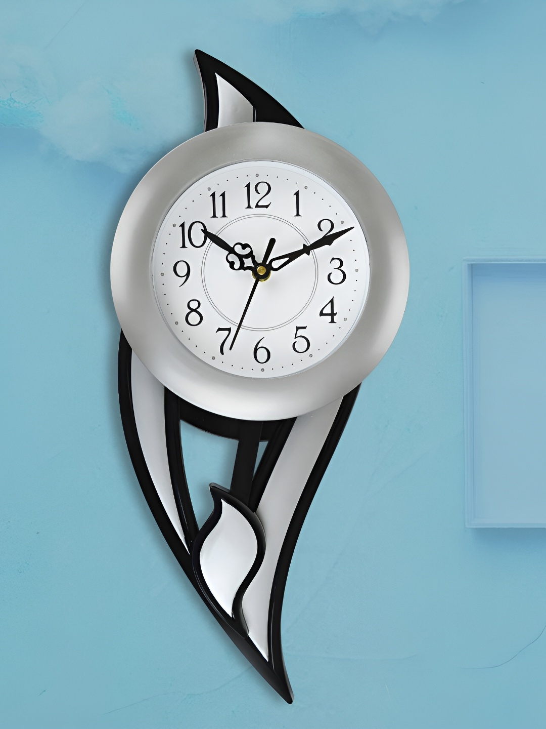 

Attractionz SilverToned and Black Analogue Round Contemporary Wall Clock, Silver