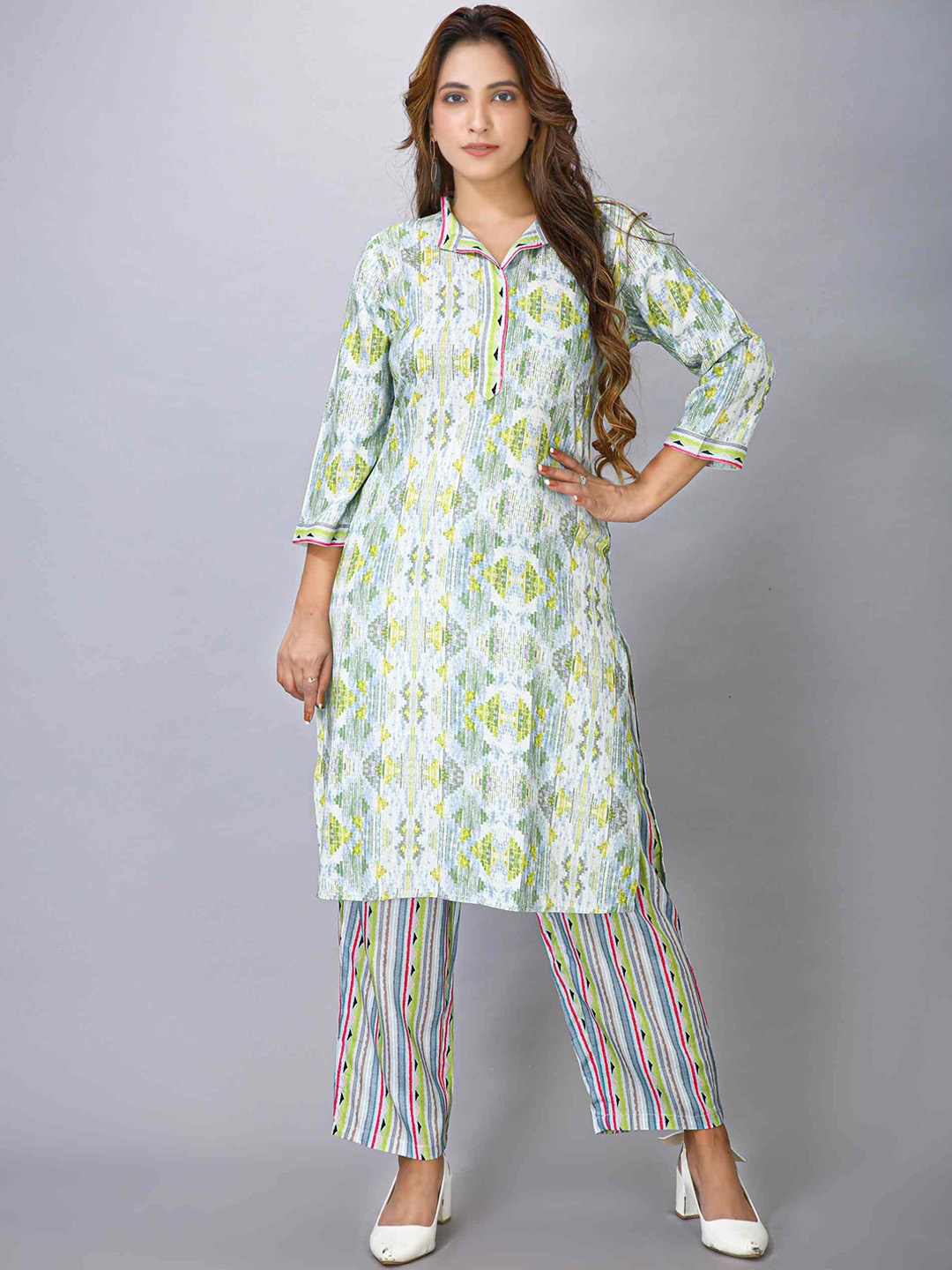 

MAIYEE Ethnic Motifs Printed Shirt Collar Knee Length Straight Kurta With Palazzo, Green