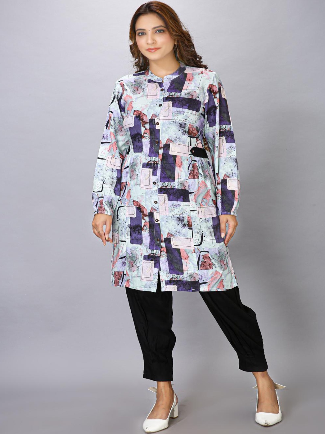 

MAIYEE Abstract Printed Round Neck Straight A-Line Kurta With Trouser, Black