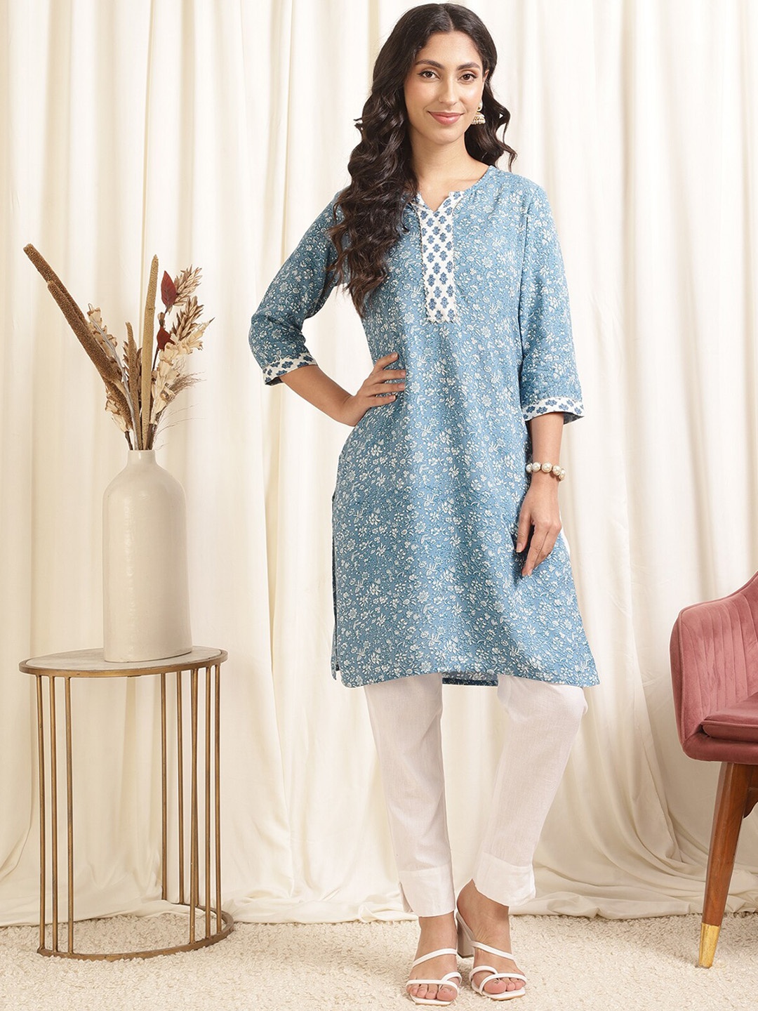 

Rangita Floral Printed Kurta, Blue