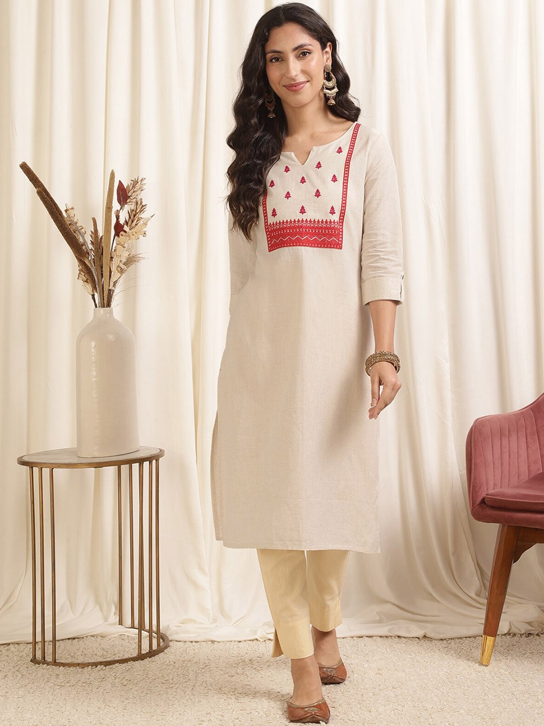

Rangita Ethnic Motifs Embroidered Pure Cotton Kurta, Off white