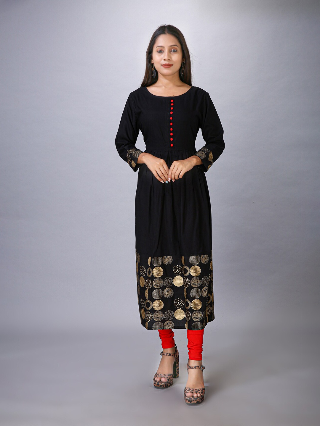 

MAIYEE Geometric Printed Round Neck Straight Kurta, Black