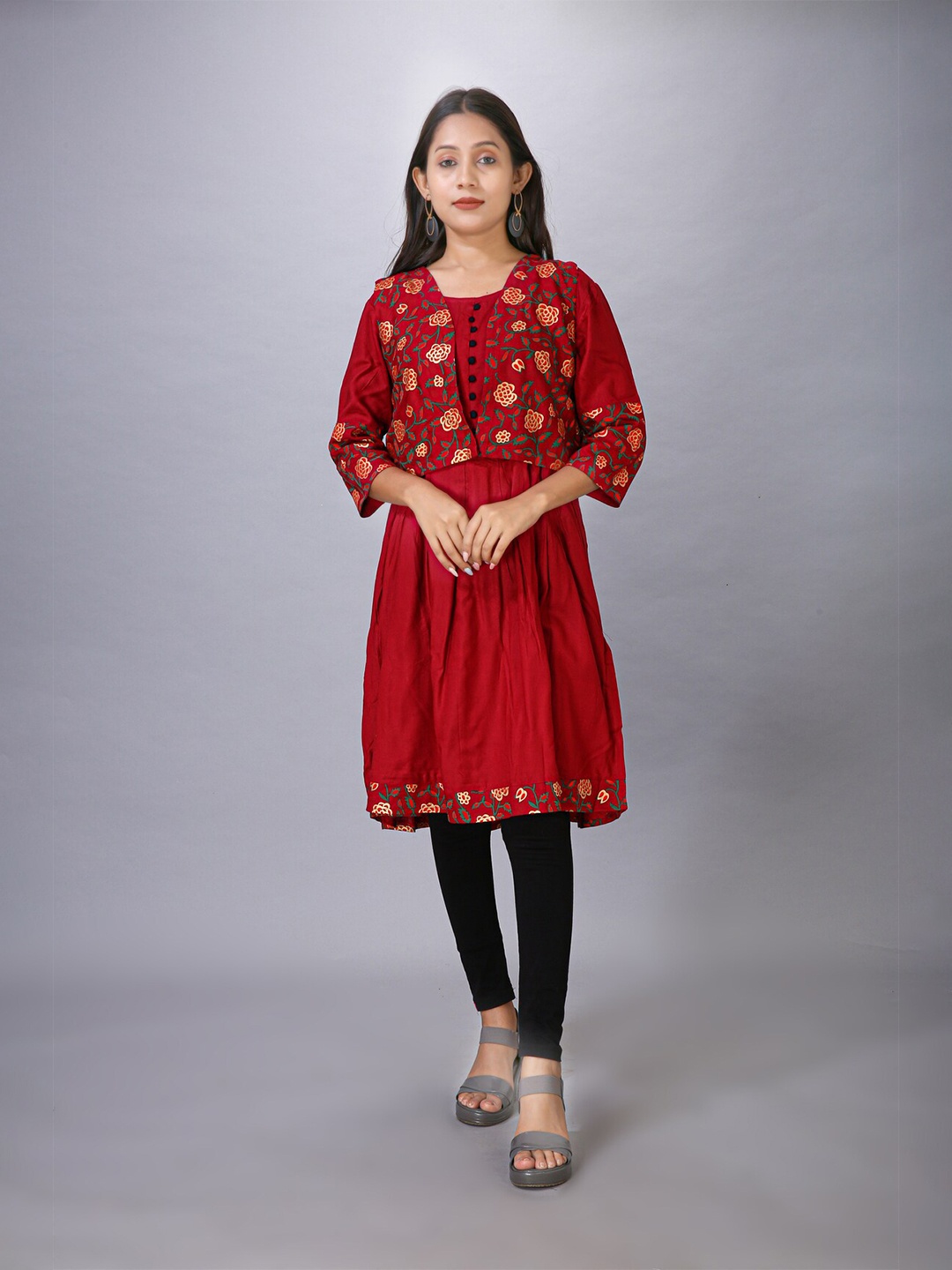 

MAIYEE Floral Printed Round Neck Anarkali Kurta, Maroon