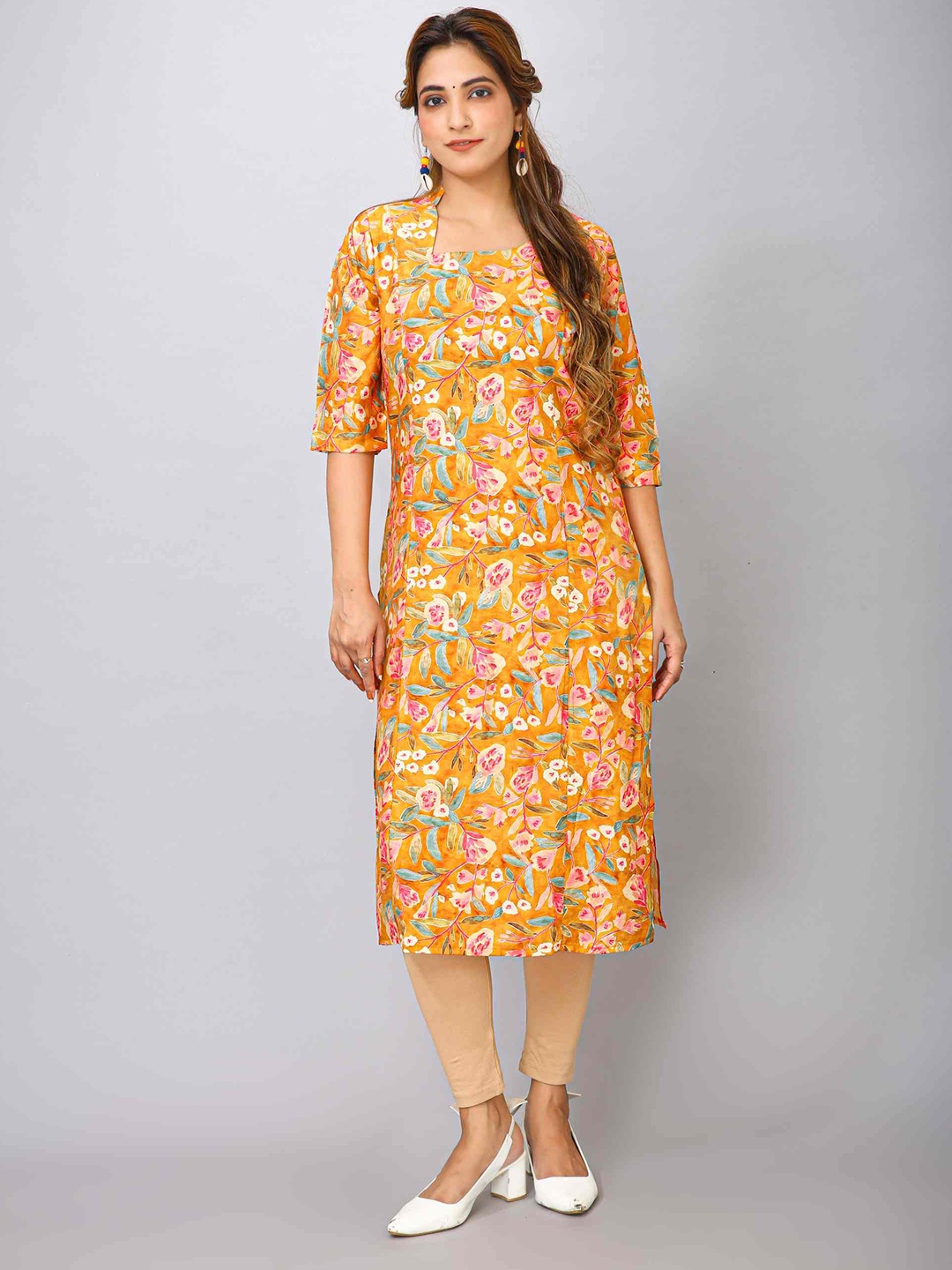 

MAIYEE Floral Printed Square Neck Straight Kurta, Yellow