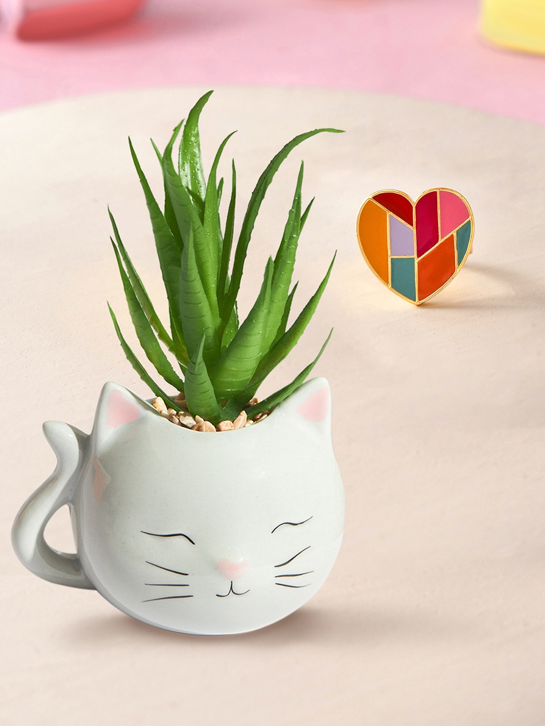 

Voylla Valentine Day Mosaic Heart Ring With Blushing Cat Planter, Red