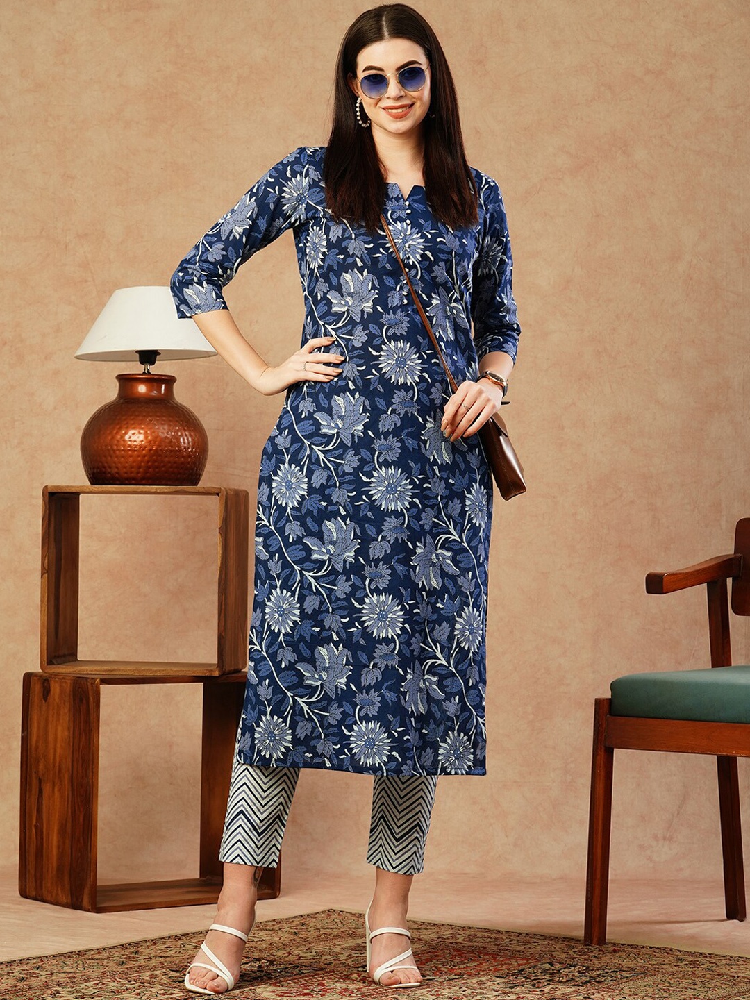 

KALINI Floral Printed Straight Kurta With Trouser, Navy blue