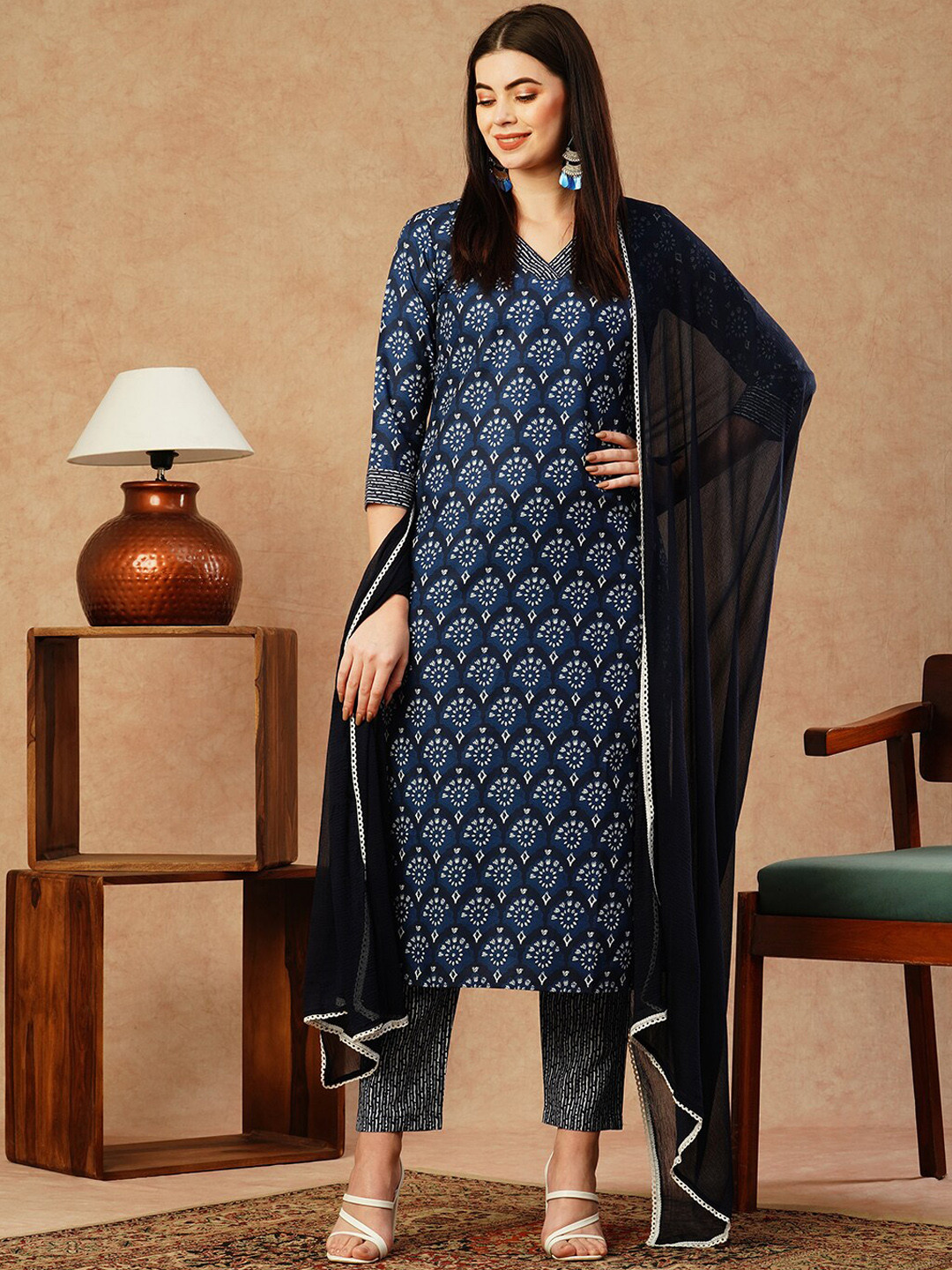 

KALINI Ethnic Motifs Printed V-Neck Straight Kurta With Trousers & Dupatta, Navy blue