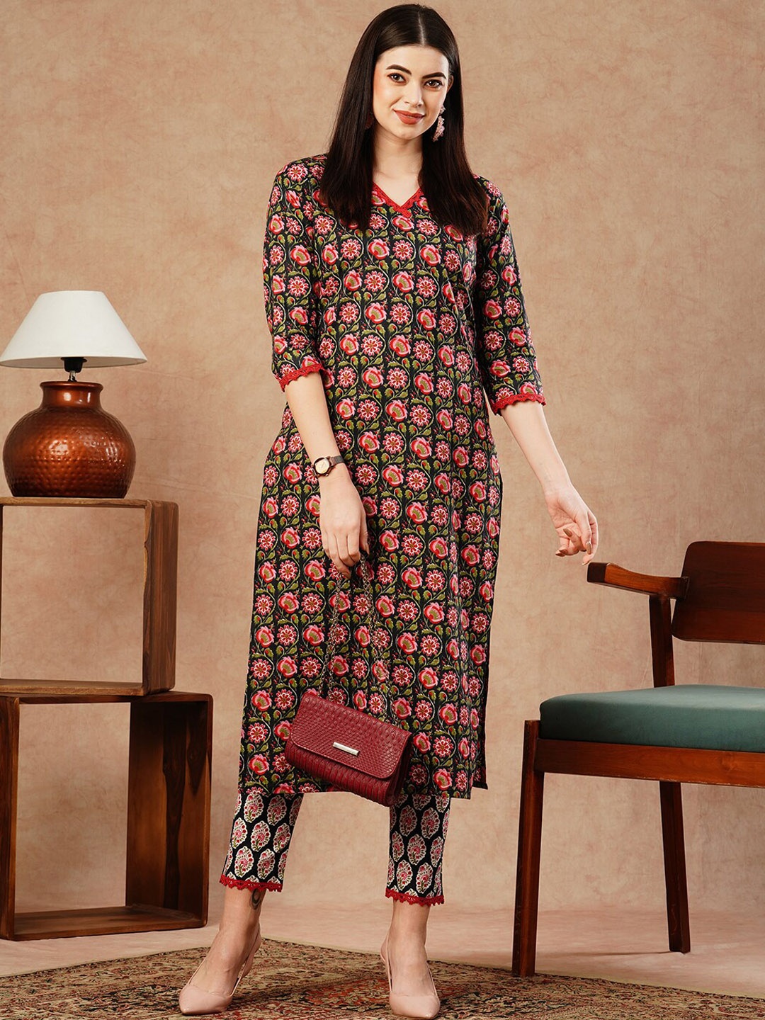 

KALINI Floral Printed V-Neck Straight Kurta With Trousers, Black