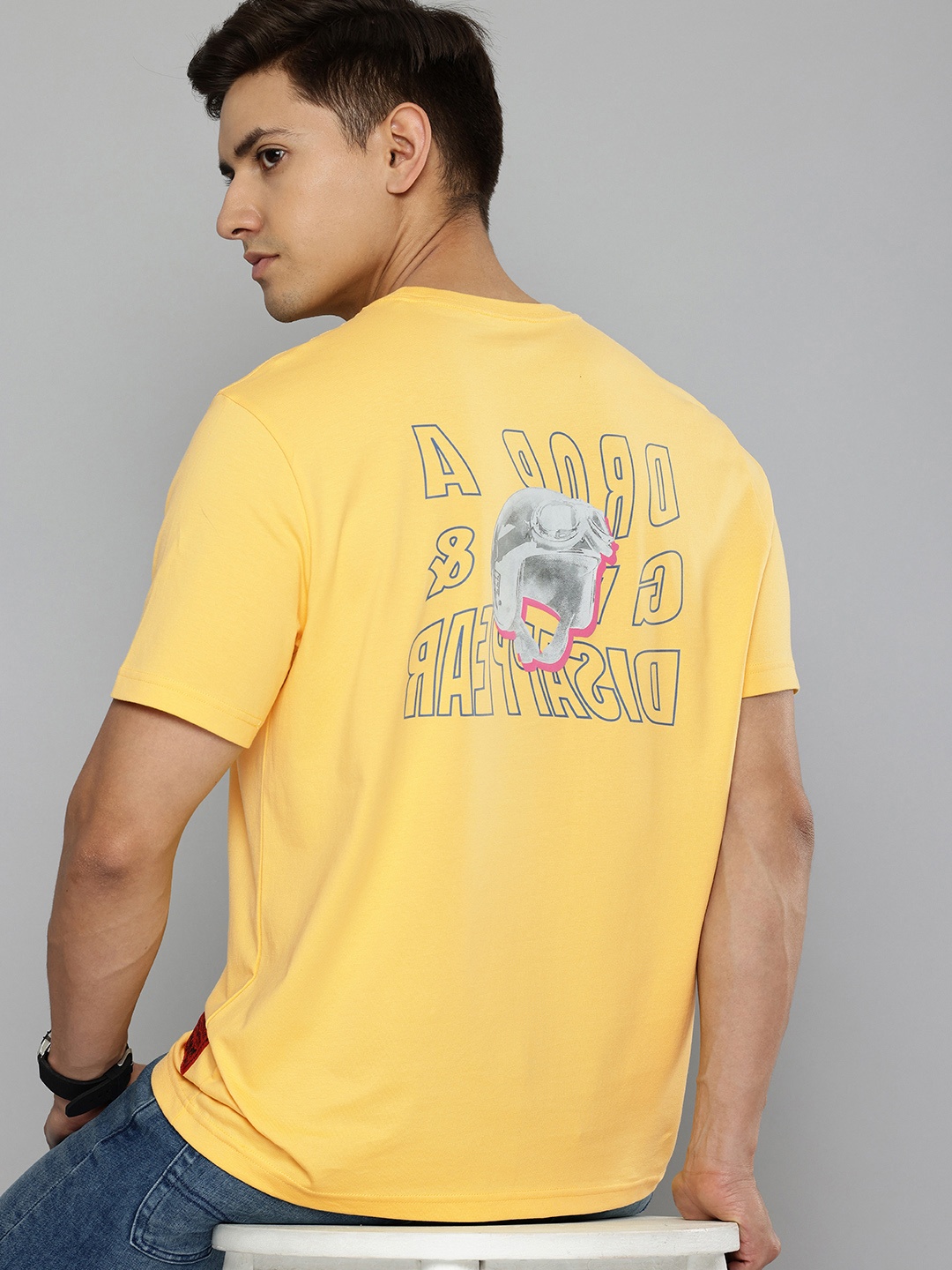 

Levis Men Typography Printed Pure Cotton T-shirt, Yellow