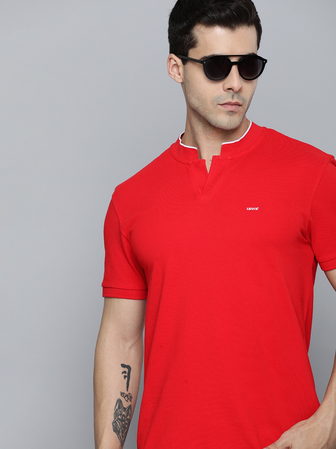 

Levis Henley Neck Pure Cotton Slim Fit T-shirt, Red