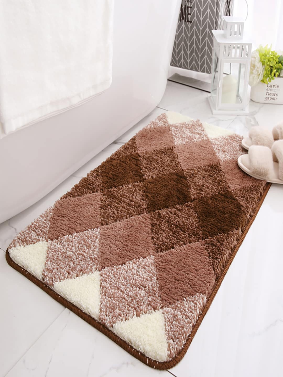 

Kuber Industries Brown & White Geometric Printed Bath Rugs