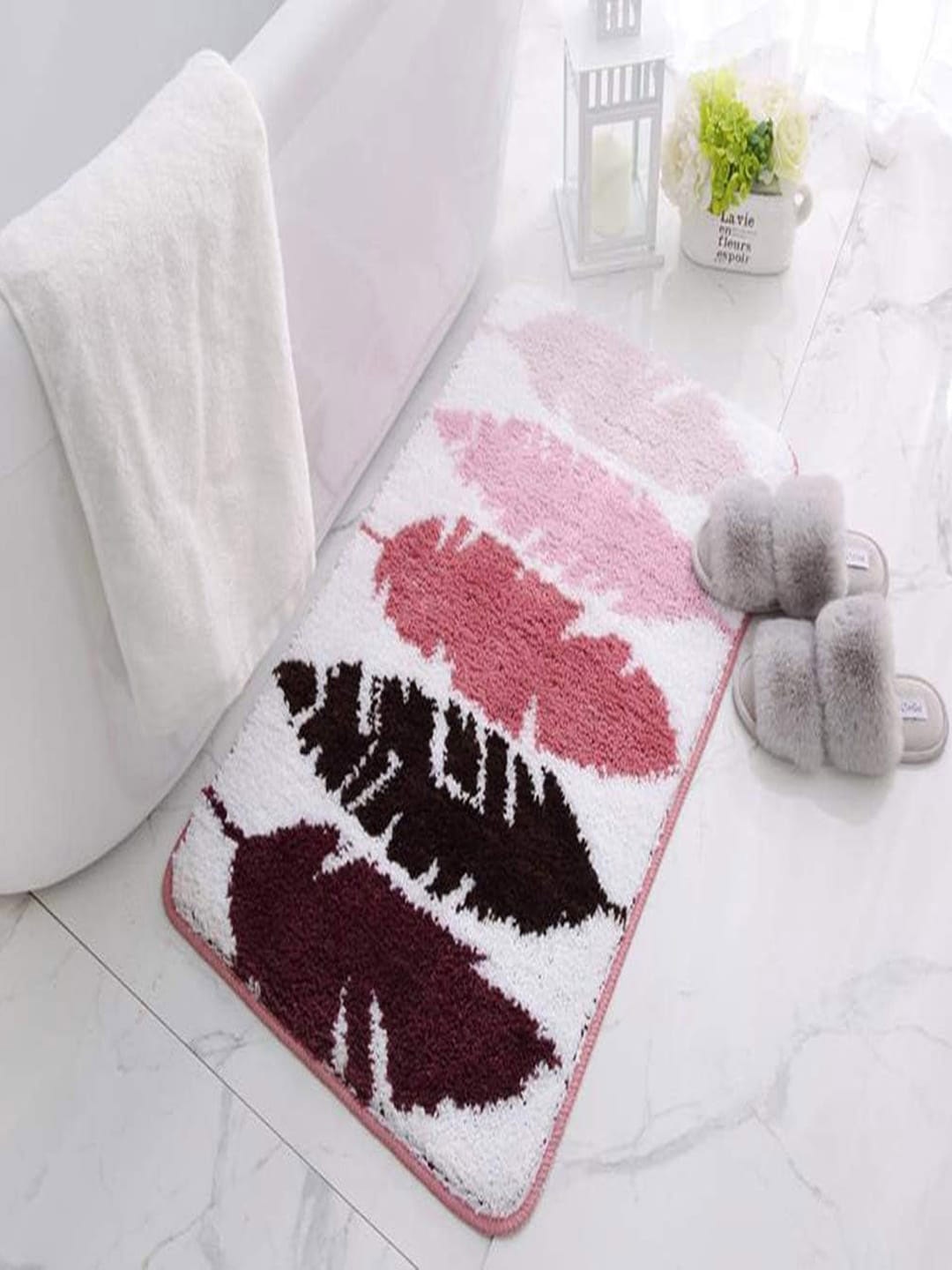 

Kuber Industries White & Black Feather-patterned Extra Soft Bath Rug