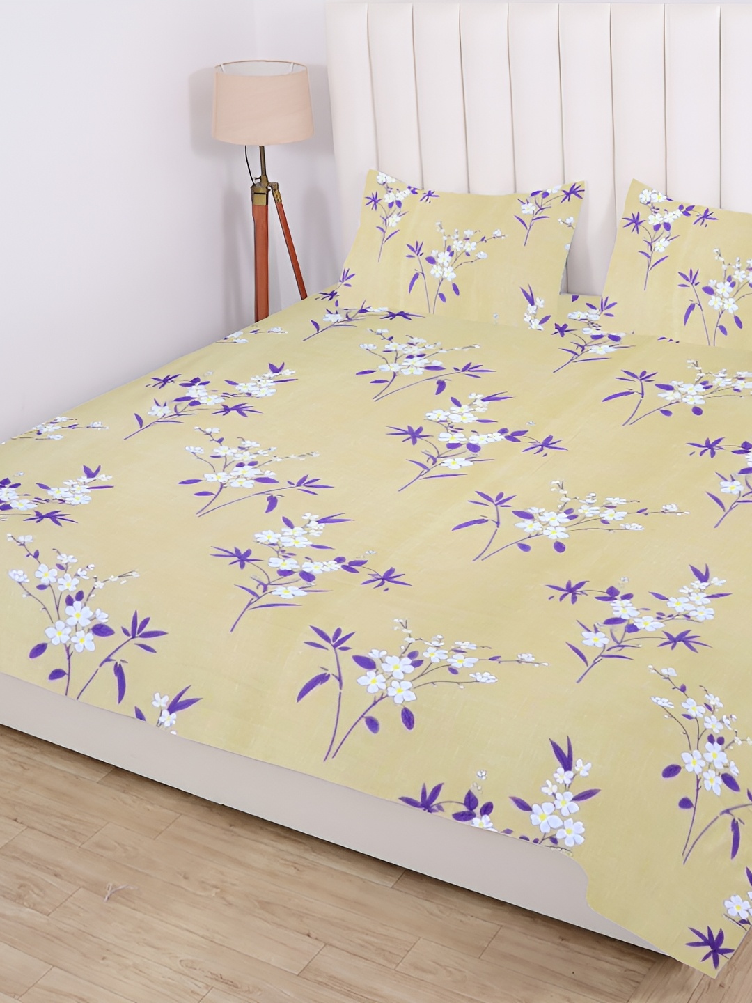 

RD TREND Yellow & White Floral Printed 210 TC King Bedsheet with 2 Pillow Covers