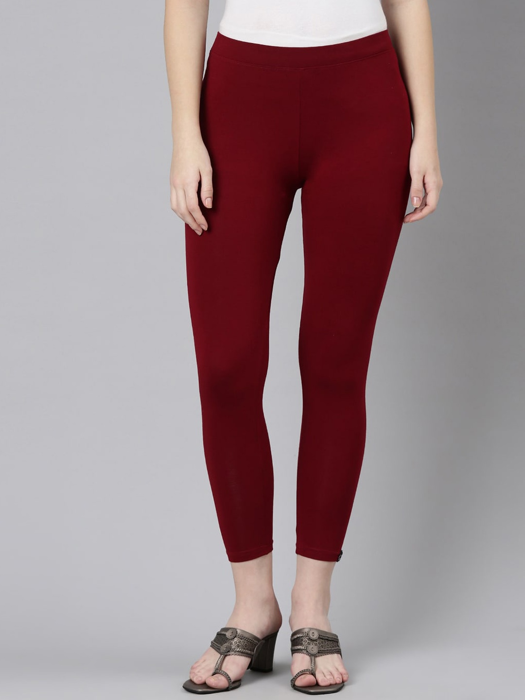 

Twin Birds Women Solid Skinny Fit High Ankle Cropped Leggings, Red