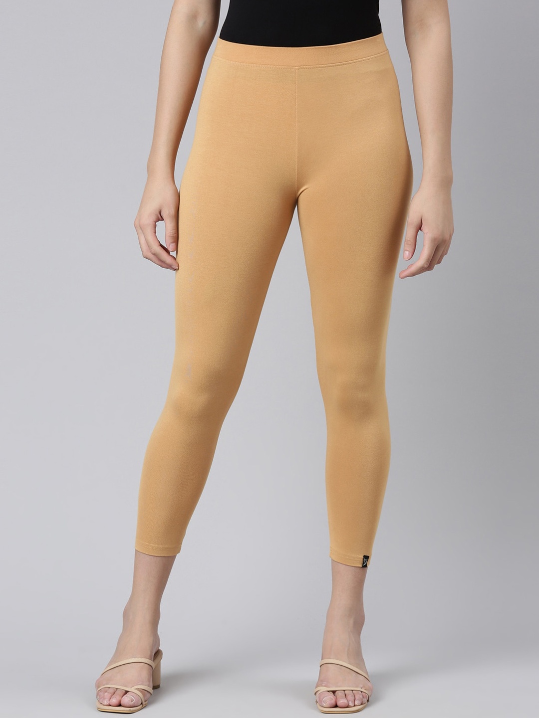 

Twin Birds Women Solid Skinny Fit High Ankle Cropped Leggings, Beige