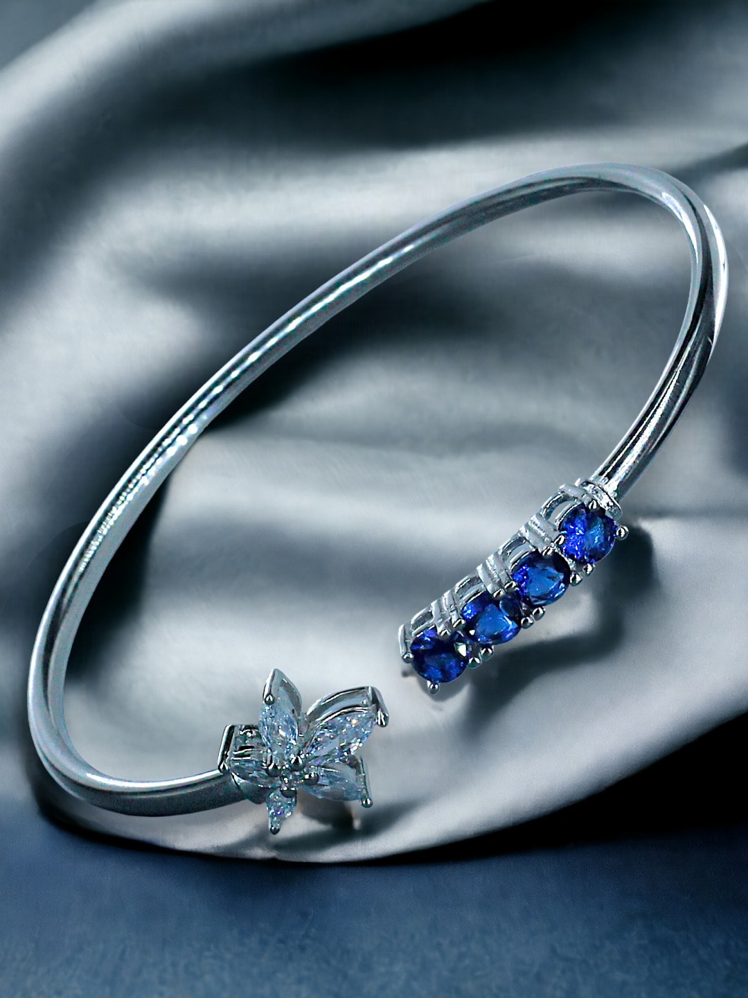 

Taraash 92.5 Sterling Silver Cubic zirconia-studded Bangle