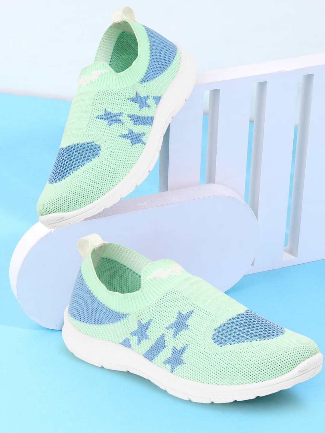 

SPRENGE Boys Textured Lightweight Slip-On Sneakers, Green