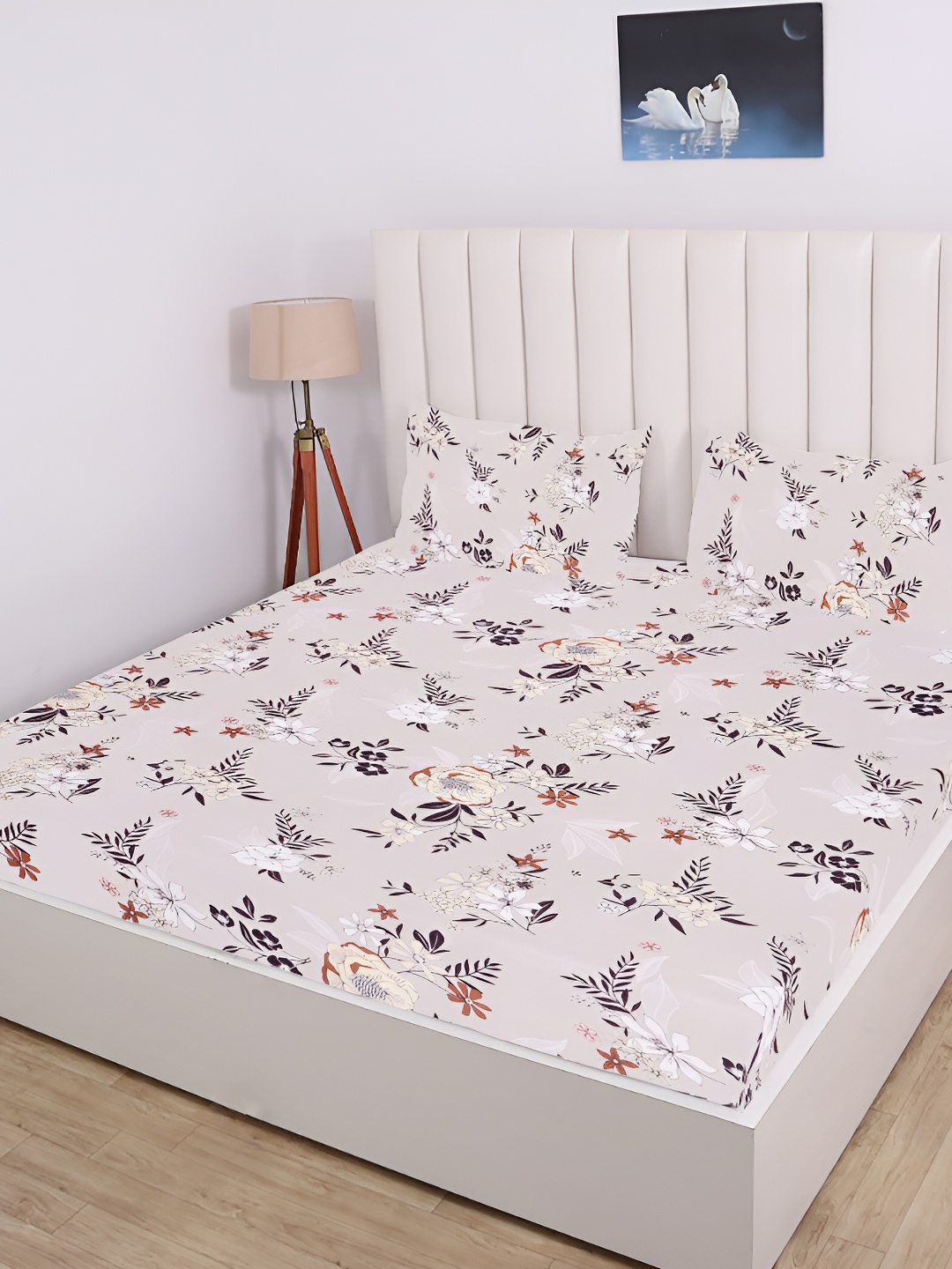

RD TREND Cream-Coloured Floral Printed 210 TC Fitted Cotton King Bedsheet Set
