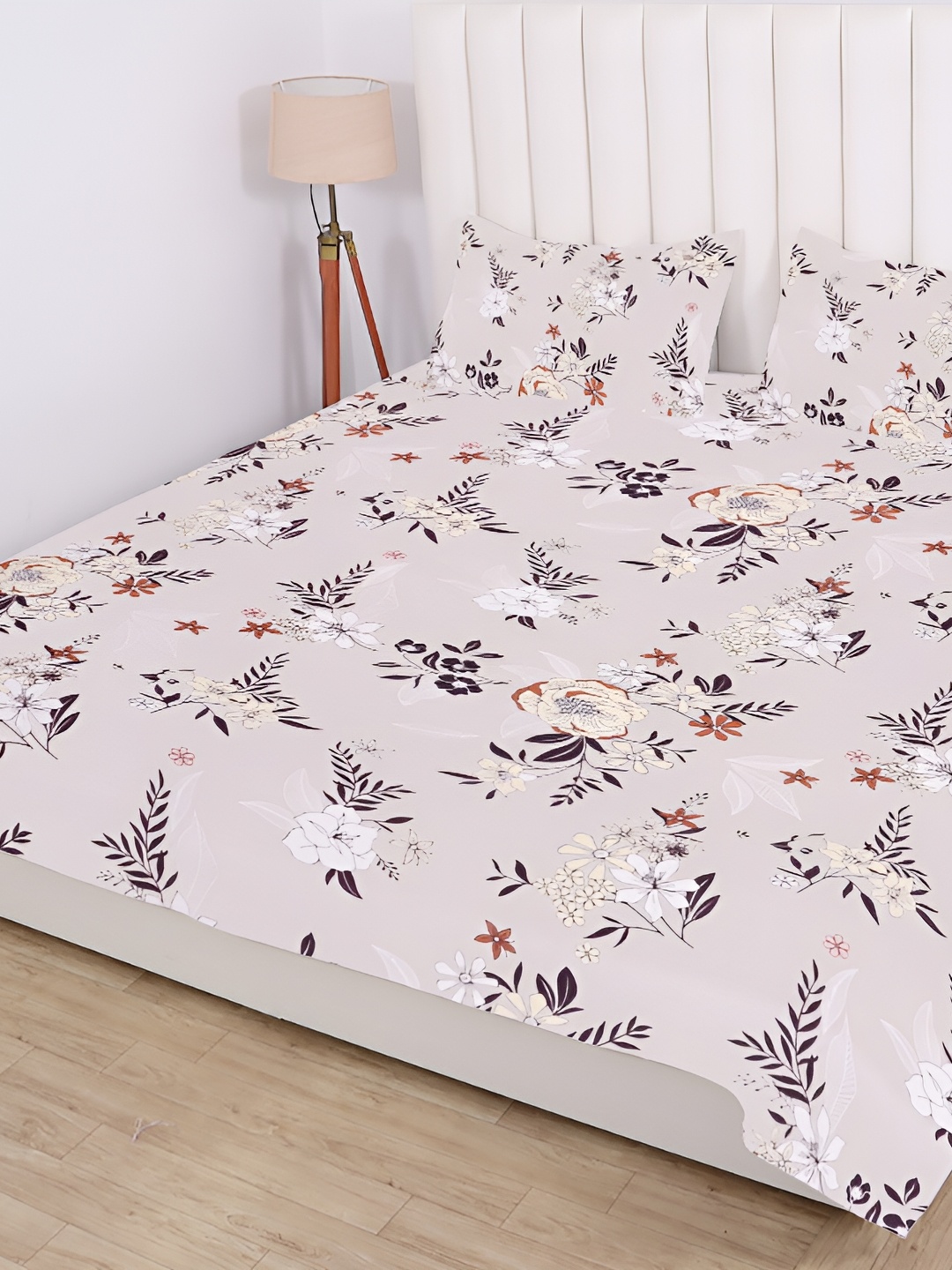 

RD TREND Cream-Coloured Floral Printed 210 TC Cotton King Bedsheet with 2 Pillow Covers