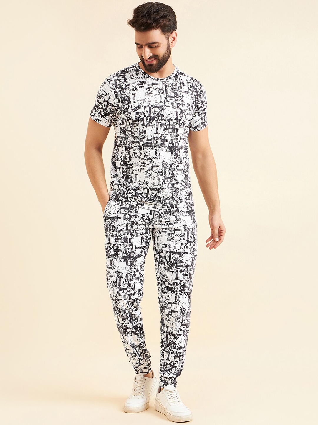 

Sweet Dreams Typography Printed T-Shirt & Jogger Set, Black