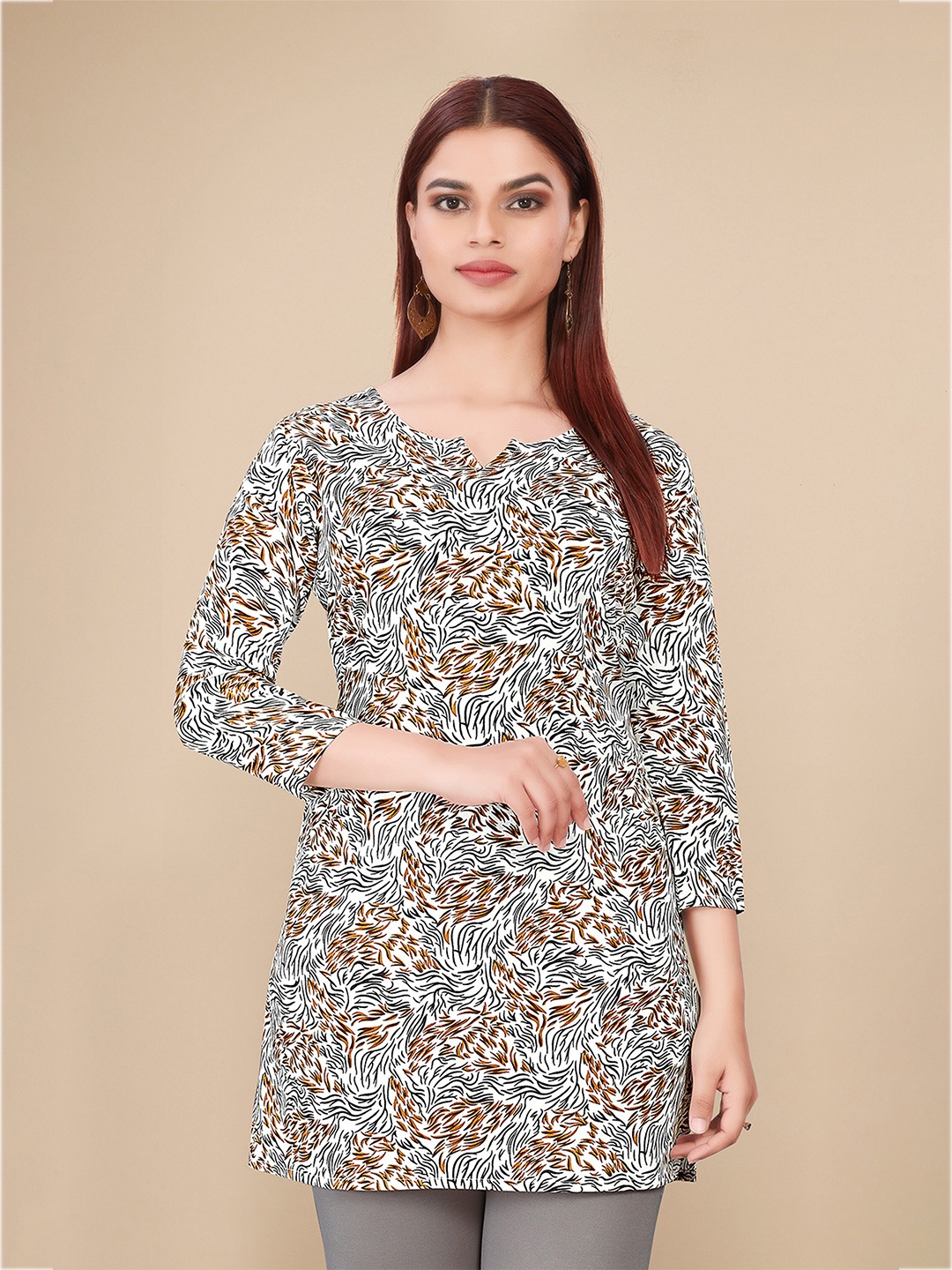 

UNITED LIBERTY Floral Printed Notched Round Neck Straight Kurti, White