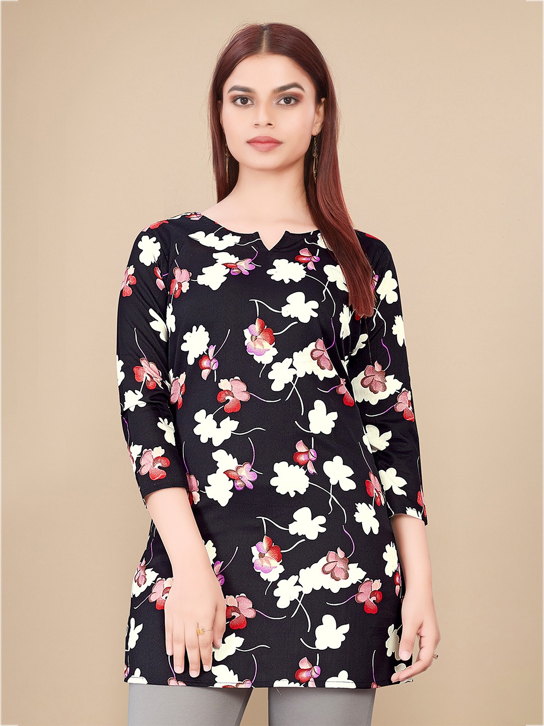 

UNITED LIBERTY Floral Printed Notched Round Neck Straight Kurti, Black